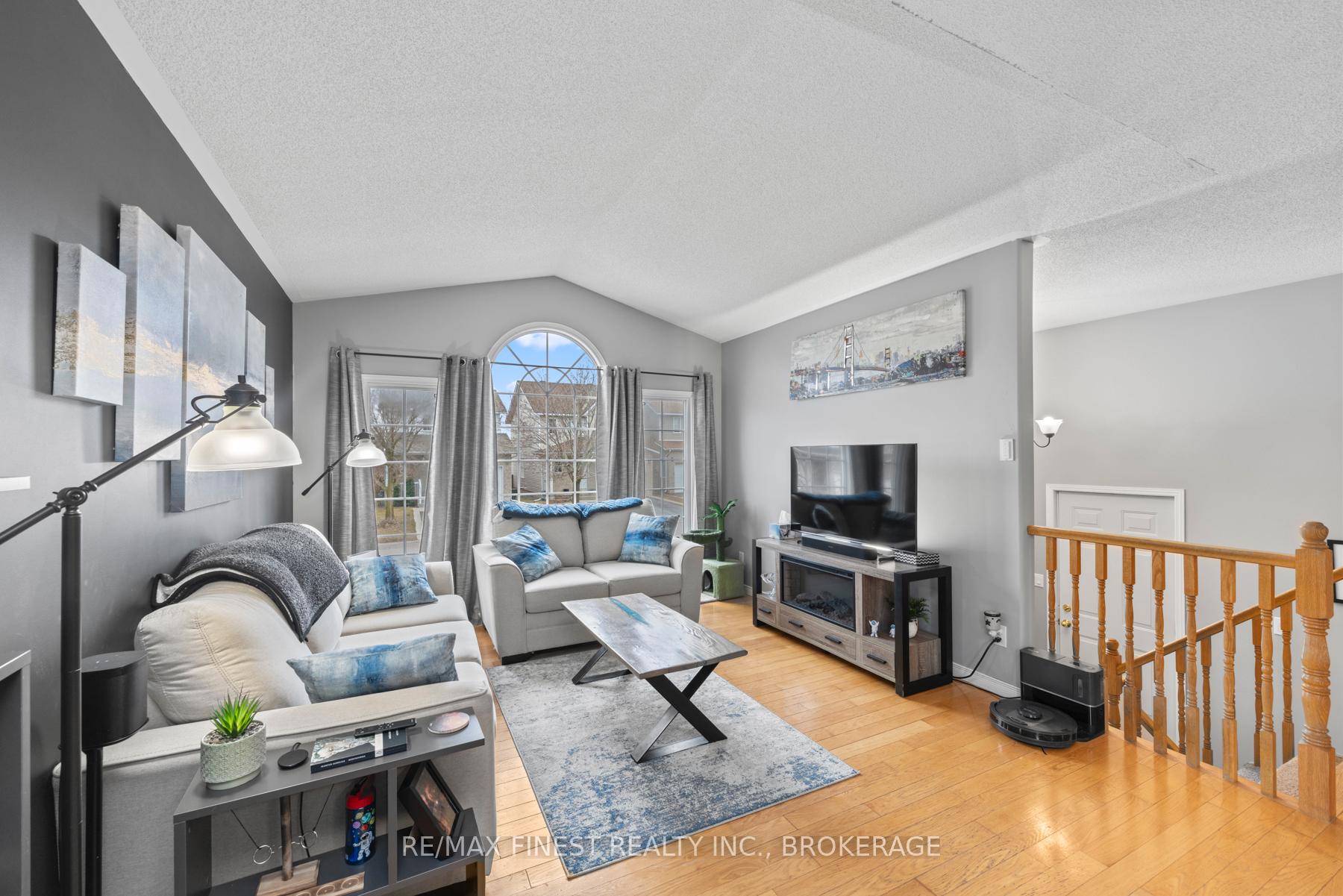 Photo 5 of 1001 Bluffwood Avenue, Kingston, Kingston East (Incl Barret Crt) — HOMEH
