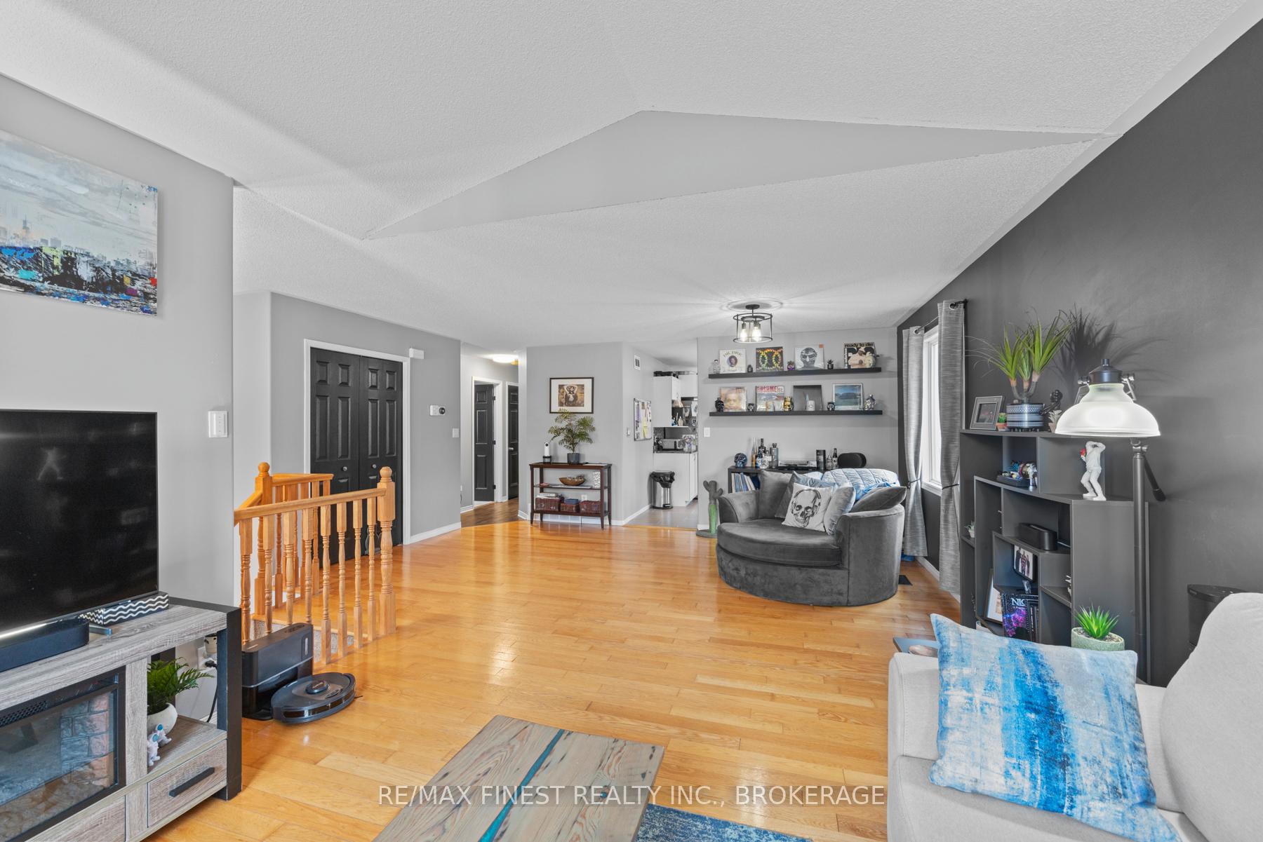 Photo 6 of 1001 Bluffwood Avenue, Kingston, Kingston East (Incl Barret Crt) — HOMEH