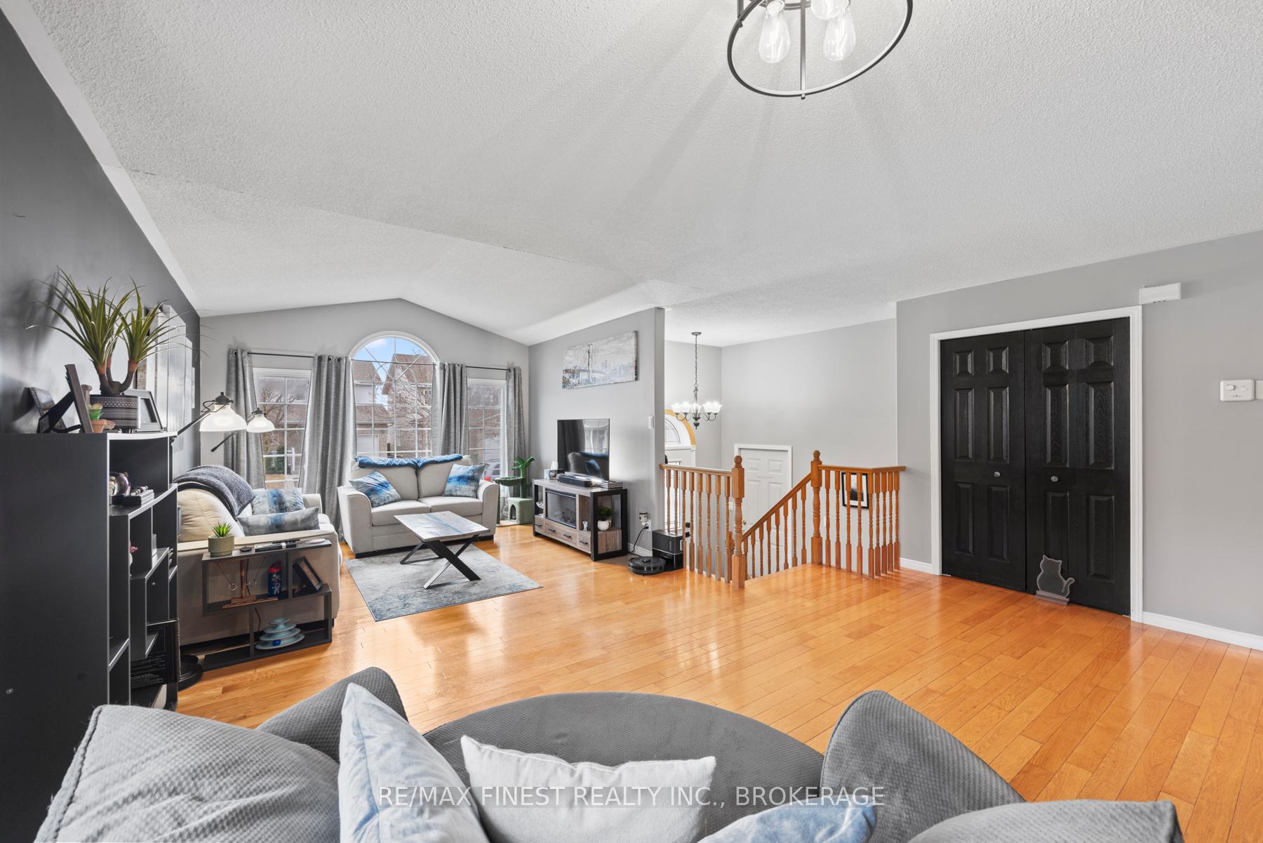 Photo 8 of 1001 Bluffwood Avenue, Kingston, Kingston East (Incl Barret Crt) — HOMEH
