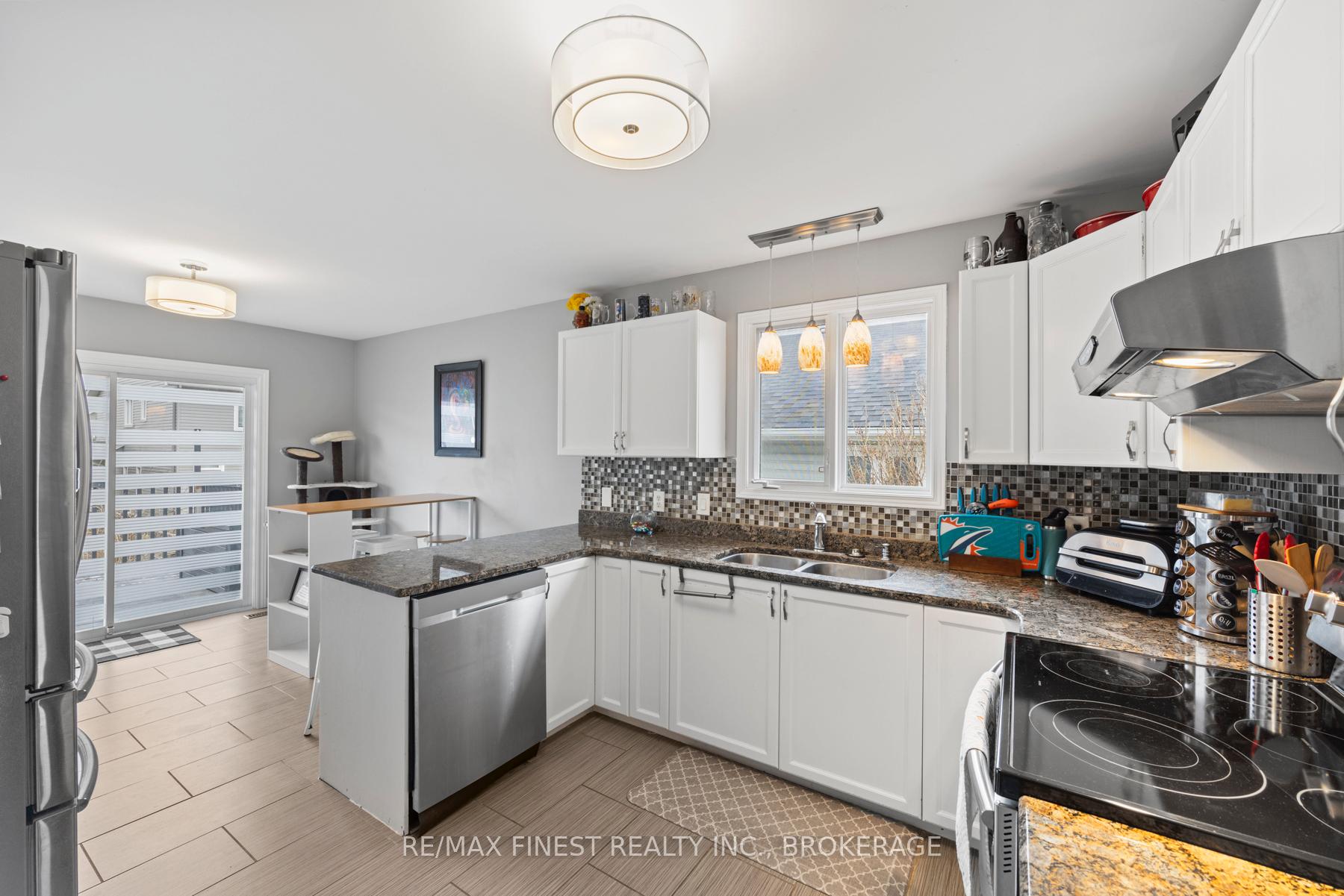 Photo 9 of 1001 Bluffwood Avenue, Kingston, Kingston East (Incl Barret Crt) — HOMEH