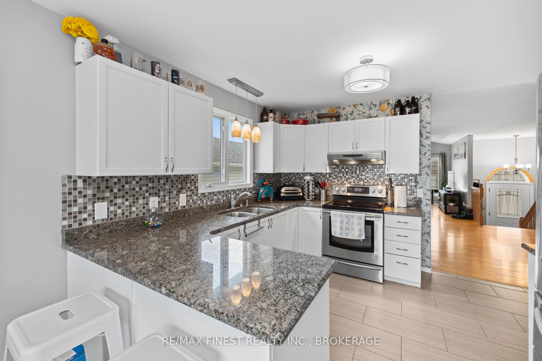Photo 10 of 1001 Bluffwood Avenue, Kingston, Kingston East (Incl Barret Crt) — HOMEH
