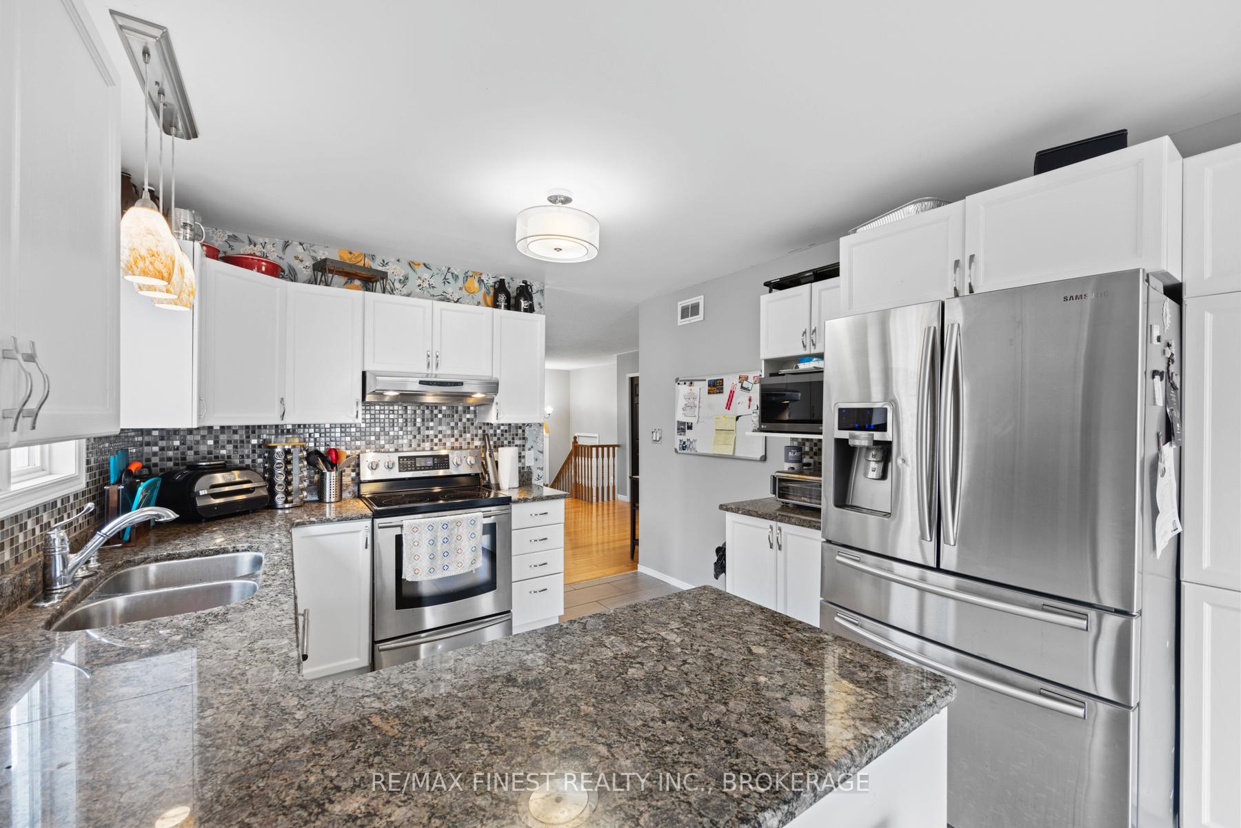 Photo 11 of 1001 Bluffwood Avenue, Kingston, Kingston East (Incl Barret Crt) — HOMEH