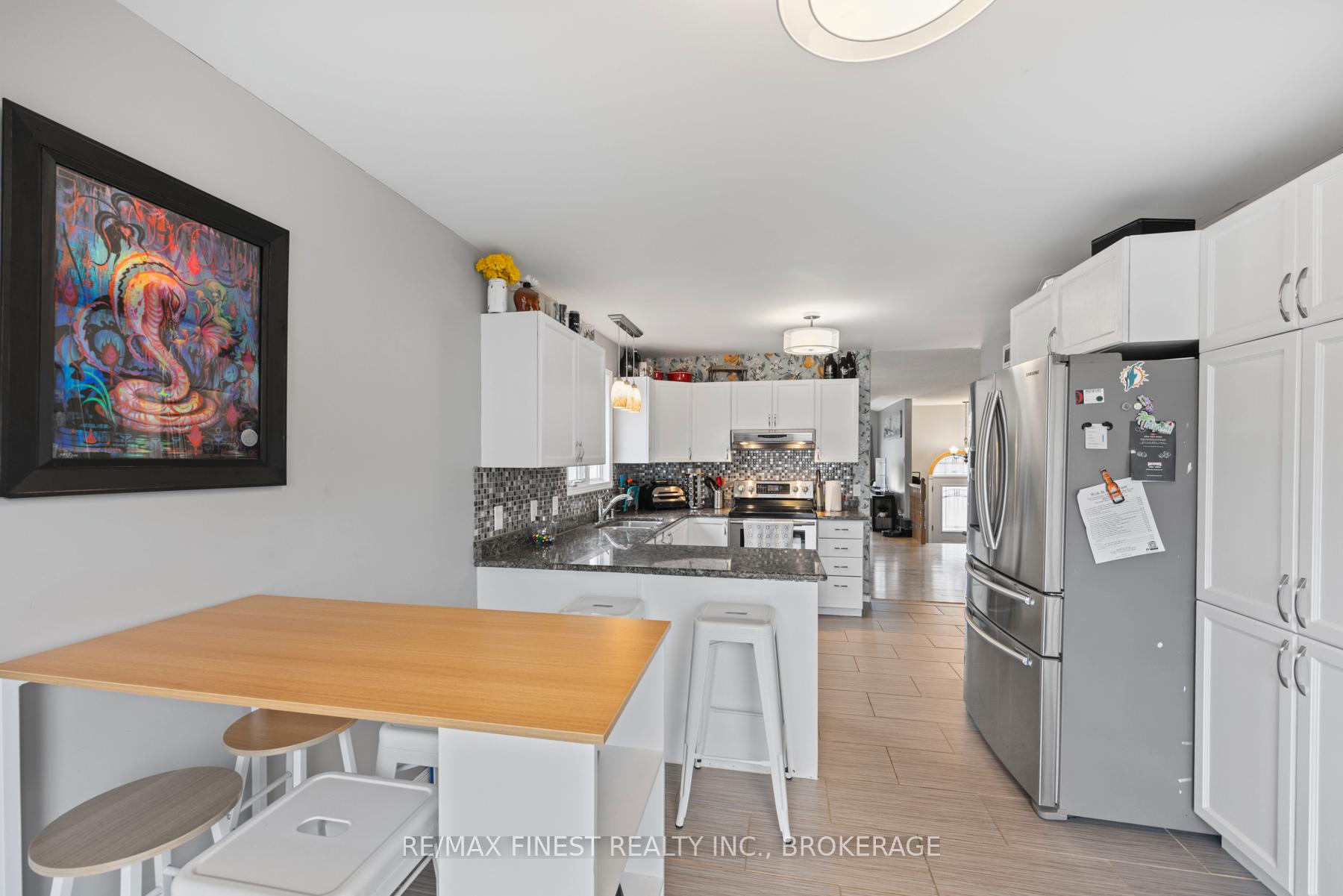 Photo 14 of 1001 Bluffwood Avenue, Kingston, Kingston East (Incl Barret Crt) — HOMEH
