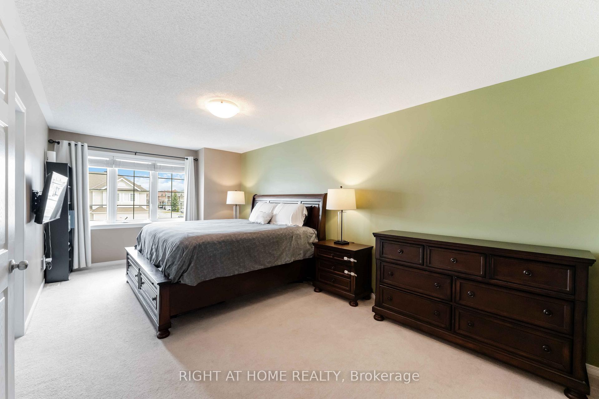 Photo 3 of 753 Oakglade Avenue, Ottawa, Kanata - Emerald Meadows/Trailwest — HOMEH