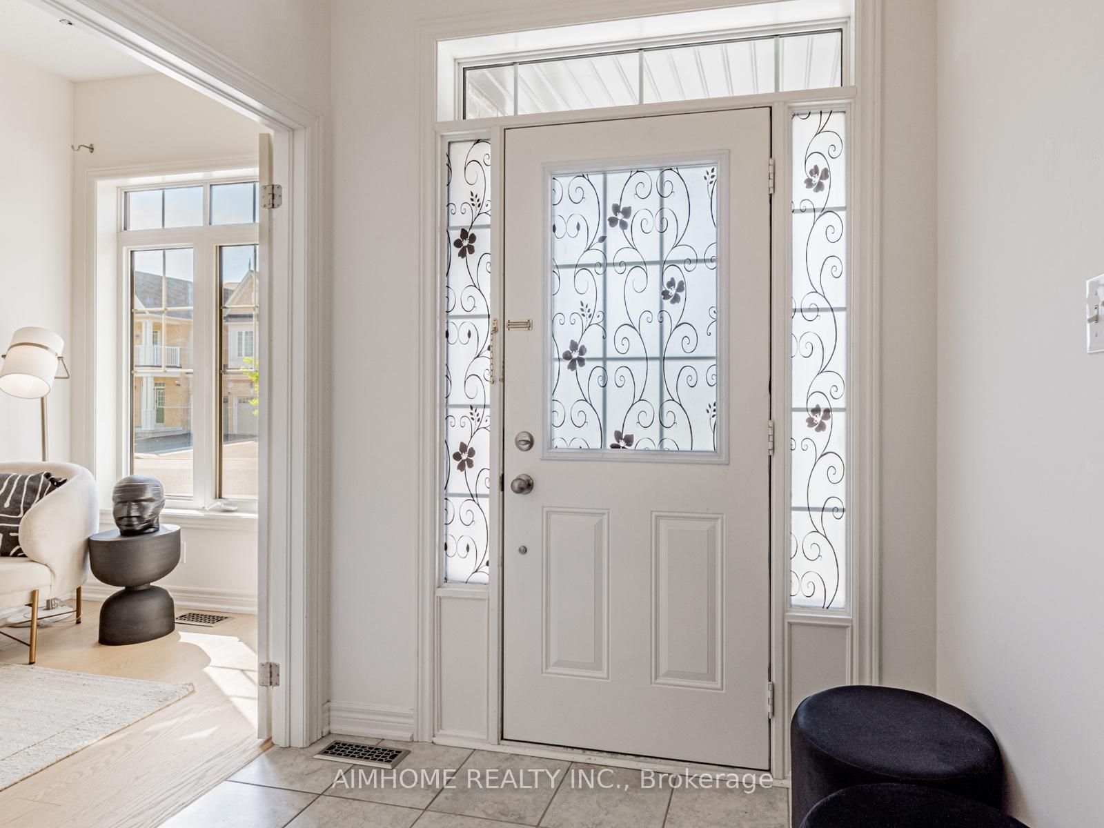 Photo 2 of 185 William Bartlett Drive, Markham, Berczy — HOMEH