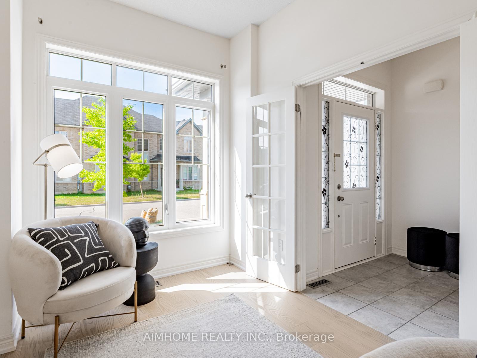 Photo 3 of 185 William Bartlett Drive, Markham, Berczy — HOMEH