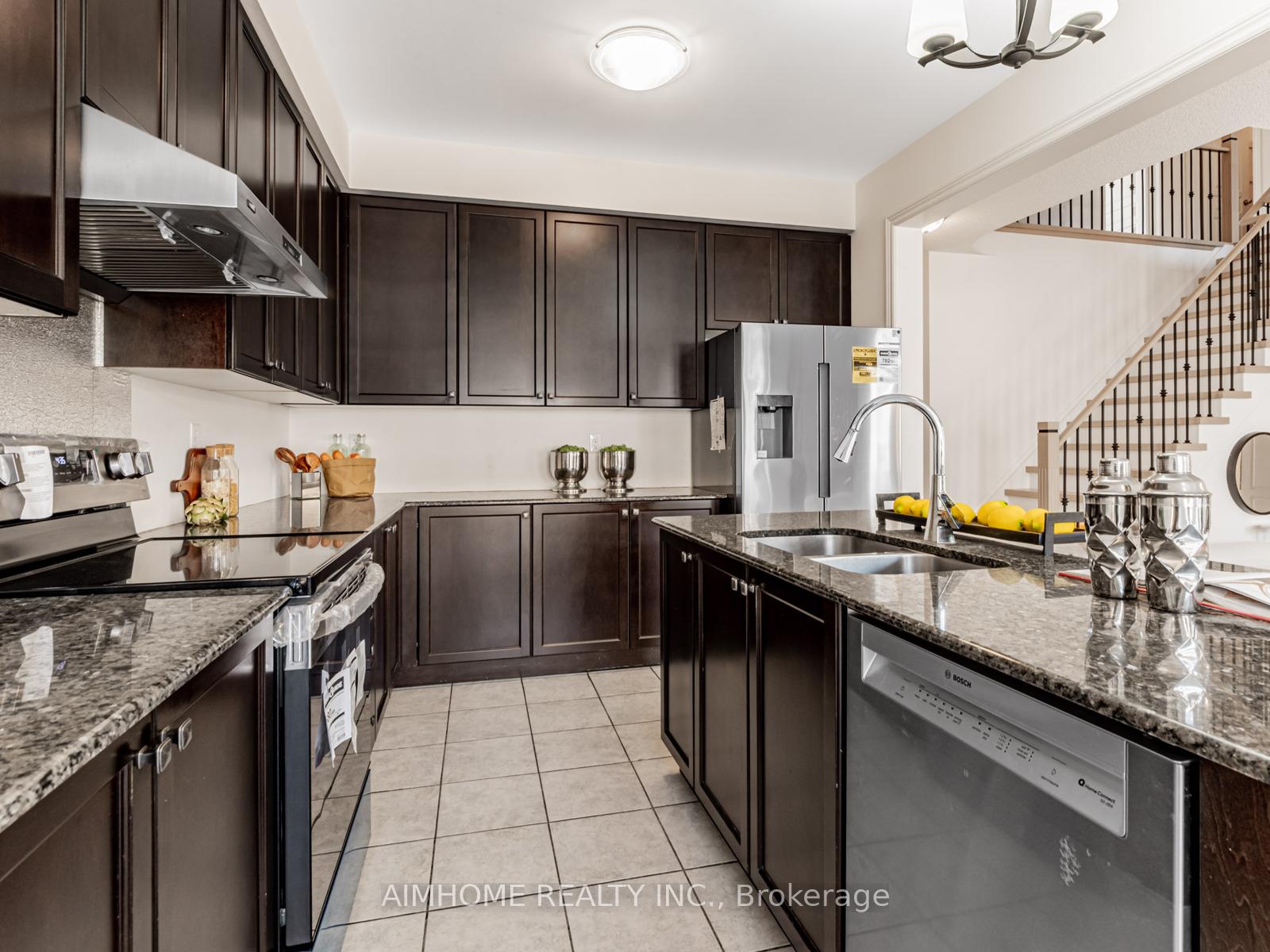 Photo 13 of 185 William Bartlett Drive, Markham, Berczy — HOMEH