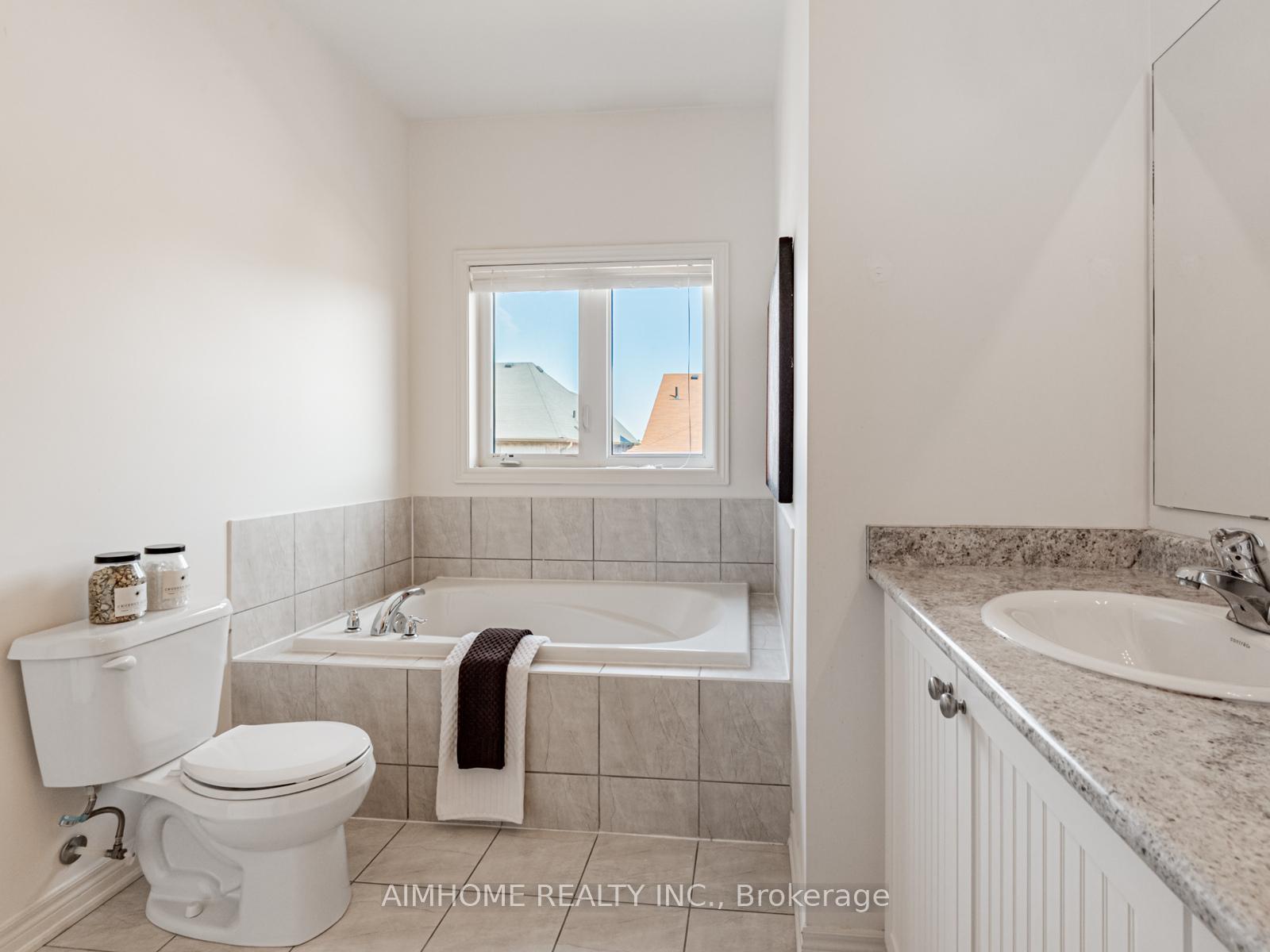 Photo 19 of 185 William Bartlett Drive, Markham, Berczy — HOMEH