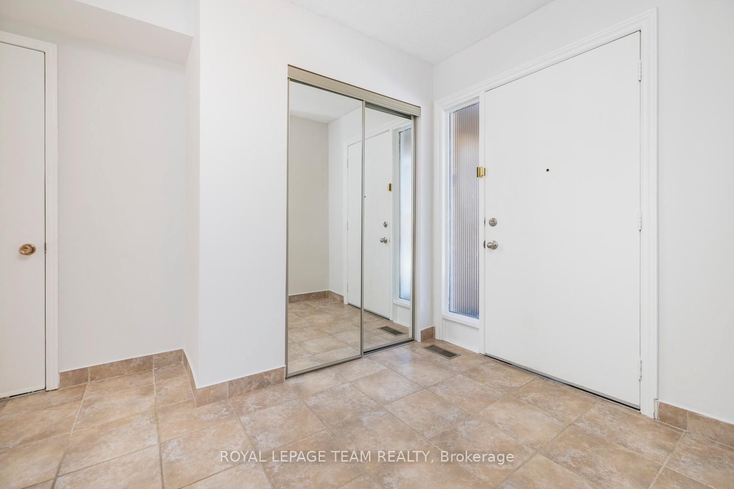 Photo 4 of 137 Oriole Avenue, Ottawa, Kanata - Glencairn/Hazeldean — HOMEH