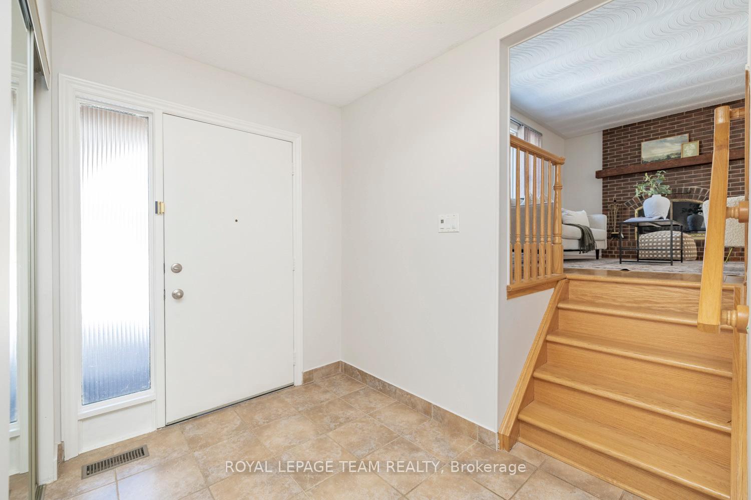 Photo 7 of 137 Oriole Avenue, Ottawa, Kanata - Glencairn/Hazeldean — HOMEH