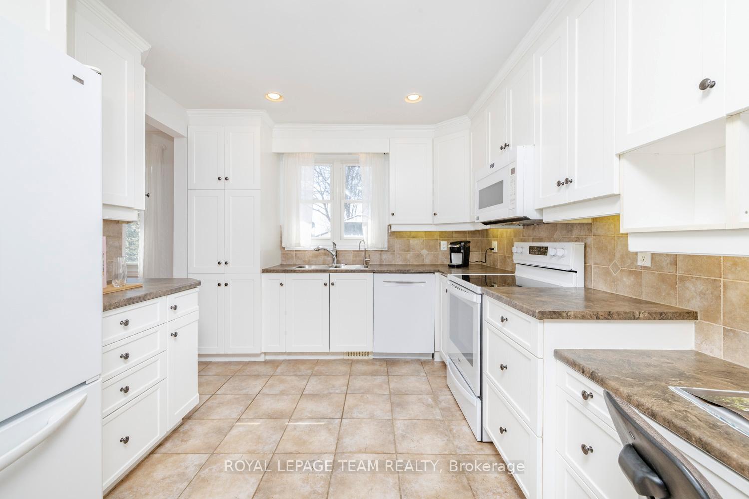 Photo 16 of 137 Oriole Avenue, Ottawa, Kanata - Glencairn/Hazeldean — HOMEH
