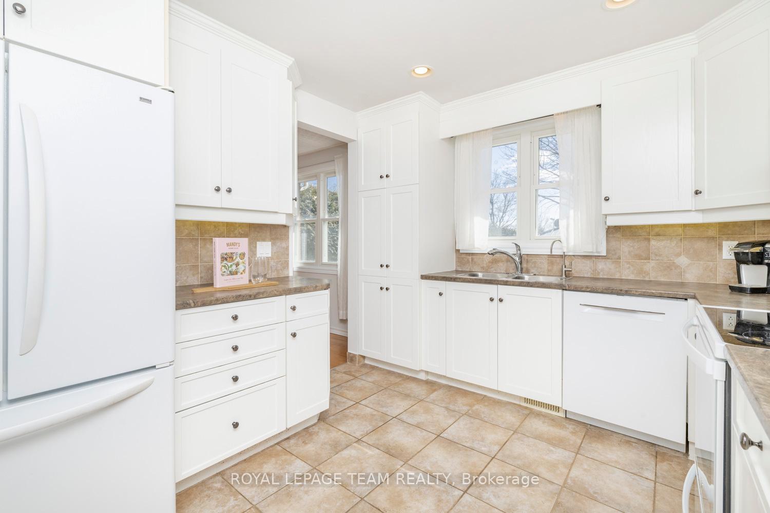 Photo 17 of 137 Oriole Avenue, Ottawa, Kanata - Glencairn/Hazeldean — HOMEH