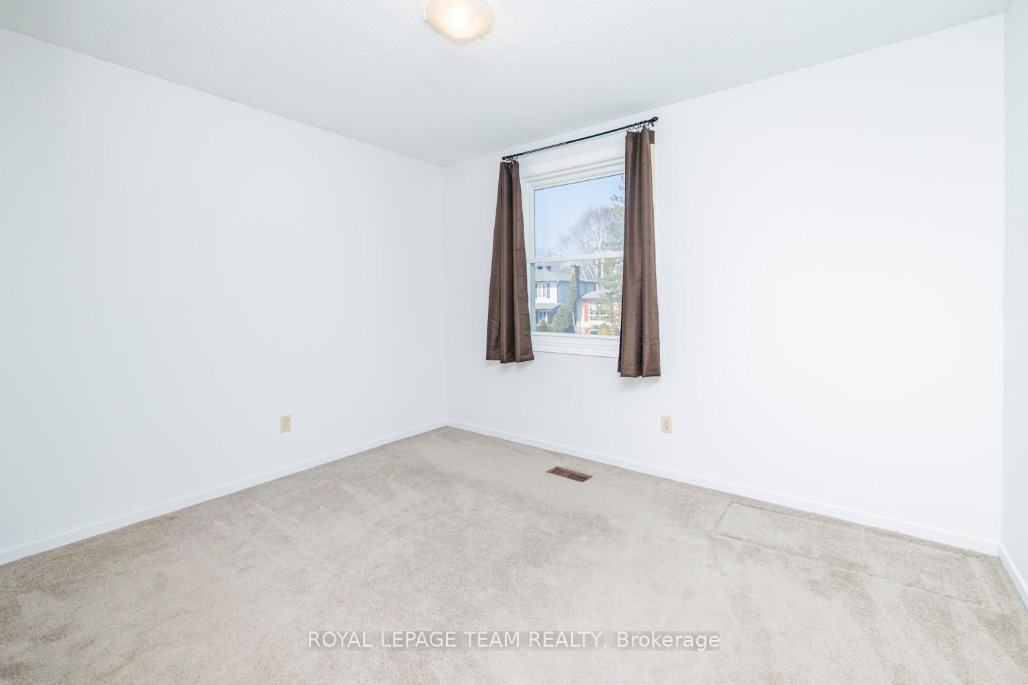 Photo 23 of 137 Oriole Avenue, Ottawa, Kanata - Glencairn/Hazeldean — HOMEH