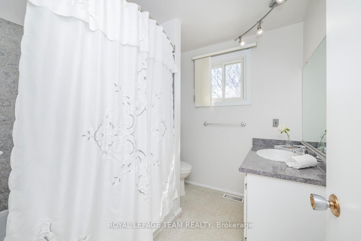 Photo 25 of 137 Oriole Avenue, Ottawa, Kanata - Glencairn/Hazeldean — HOMEH