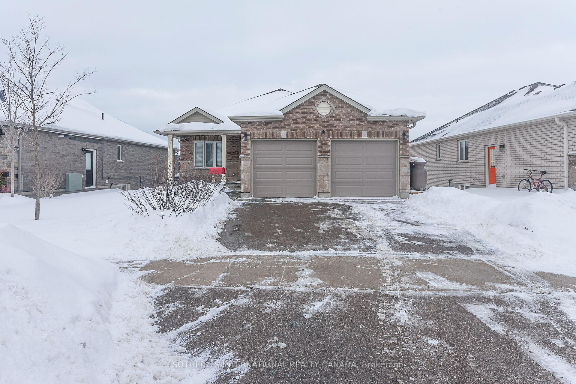 Photo 1 of 154 Bridge Crescent, Minto — HOMEH