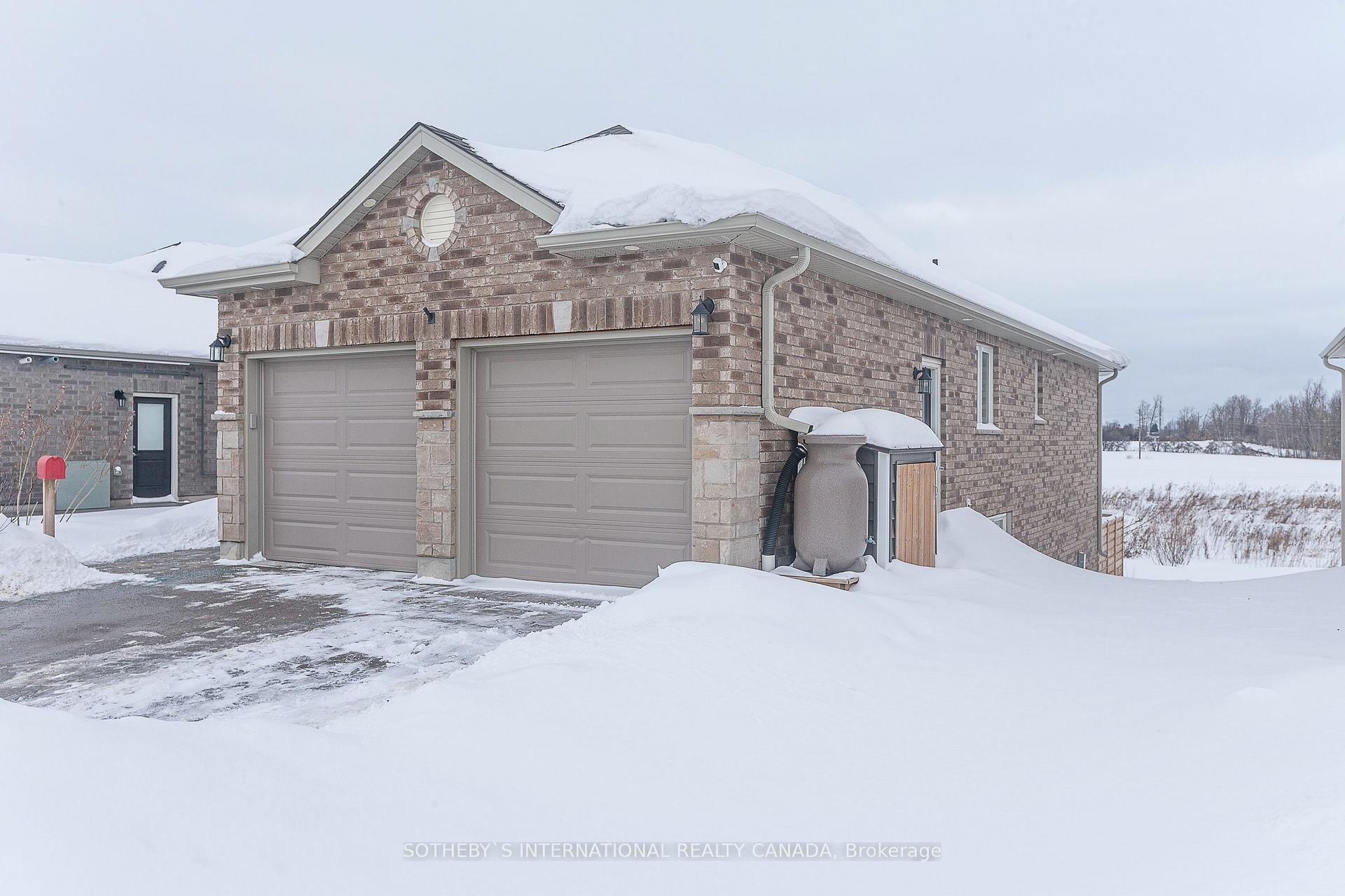 Photo 3 of 154 Bridge Crescent, Minto — HOMEH