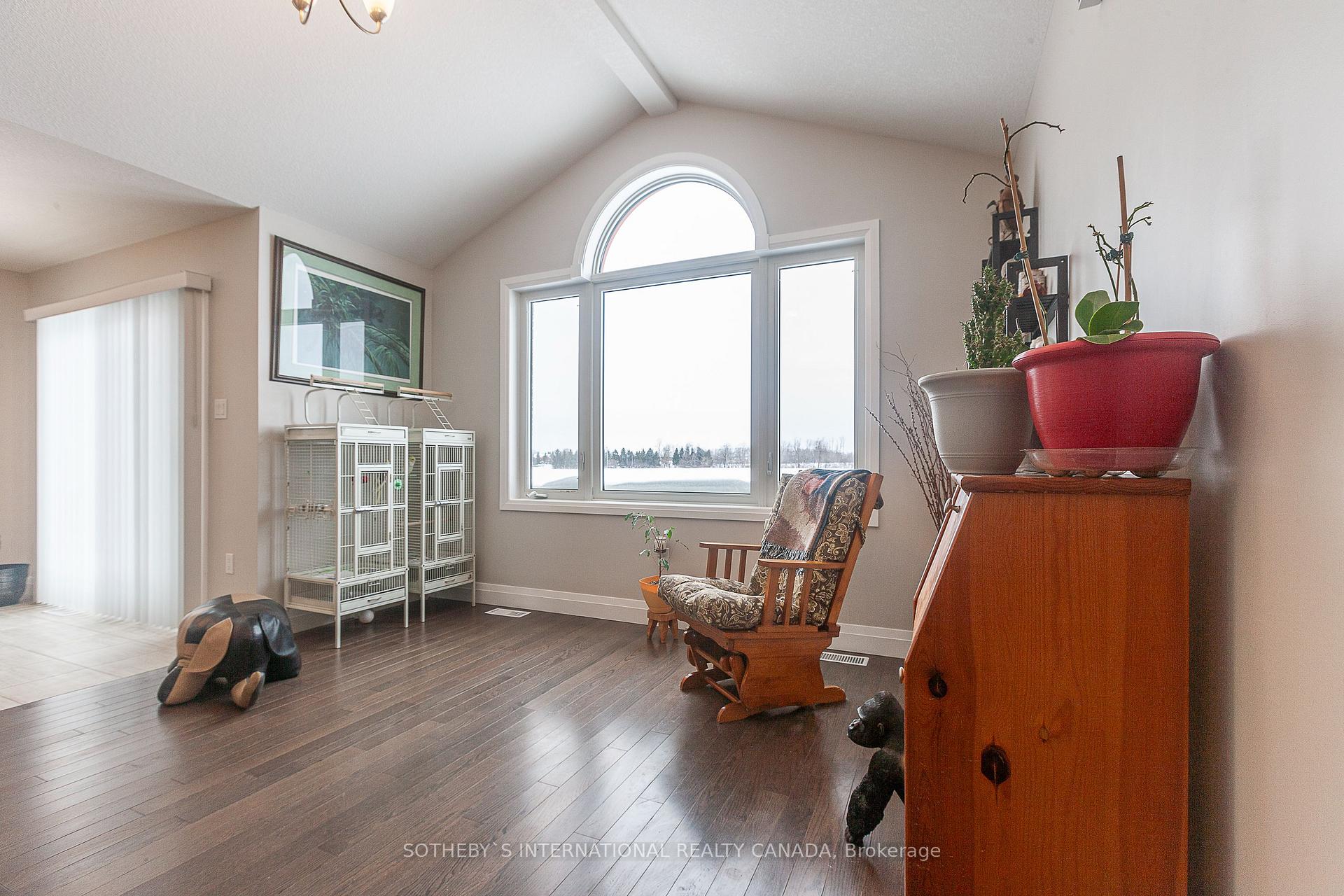 Photo 8 of 154 Bridge Crescent, Minto — HOMEH