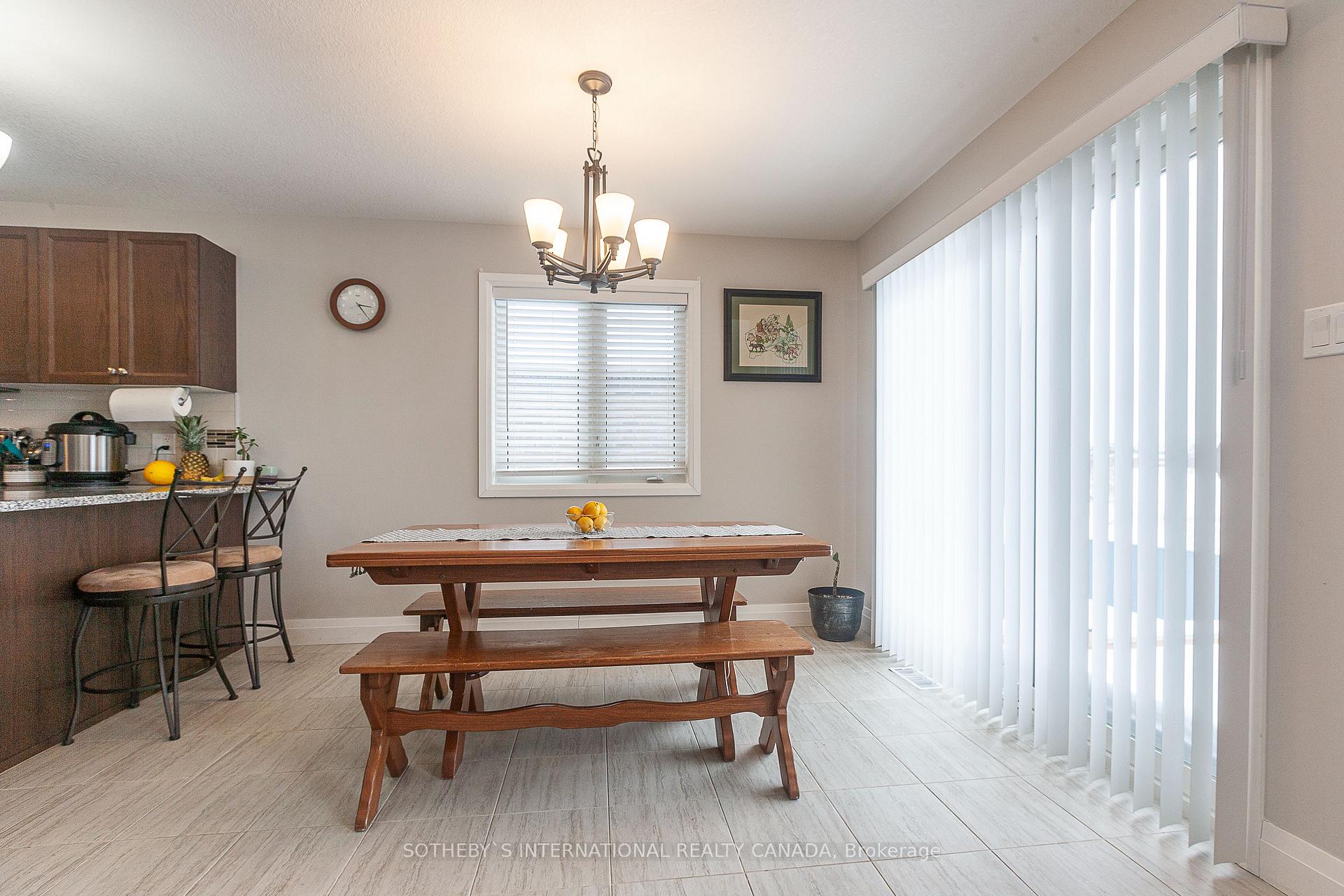 Photo 10 of 154 Bridge Crescent, Minto — HOMEH