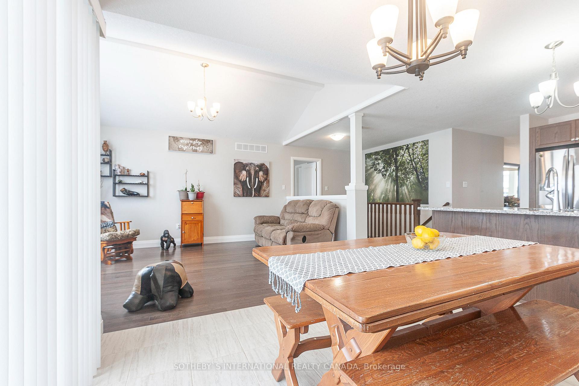 Photo 12 of 154 Bridge Crescent, Minto — HOMEH