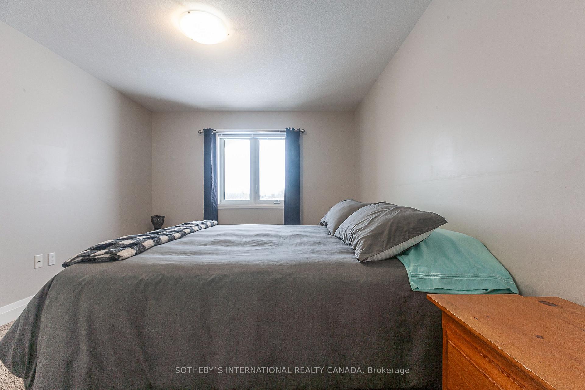 Photo 16 of 154 Bridge Crescent, Minto — HOMEH