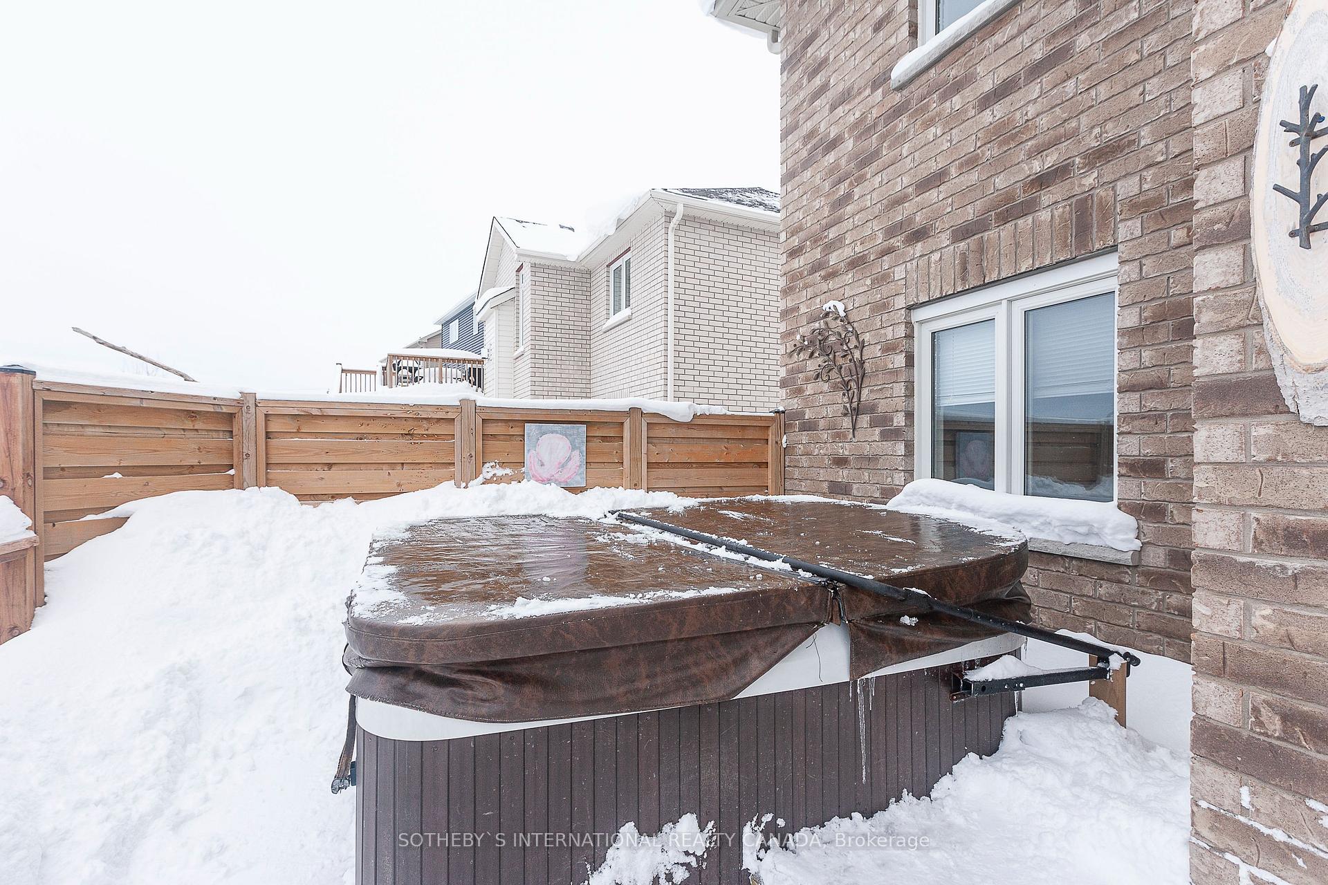Photo 35 of 154 Bridge Crescent, Minto — HOMEH