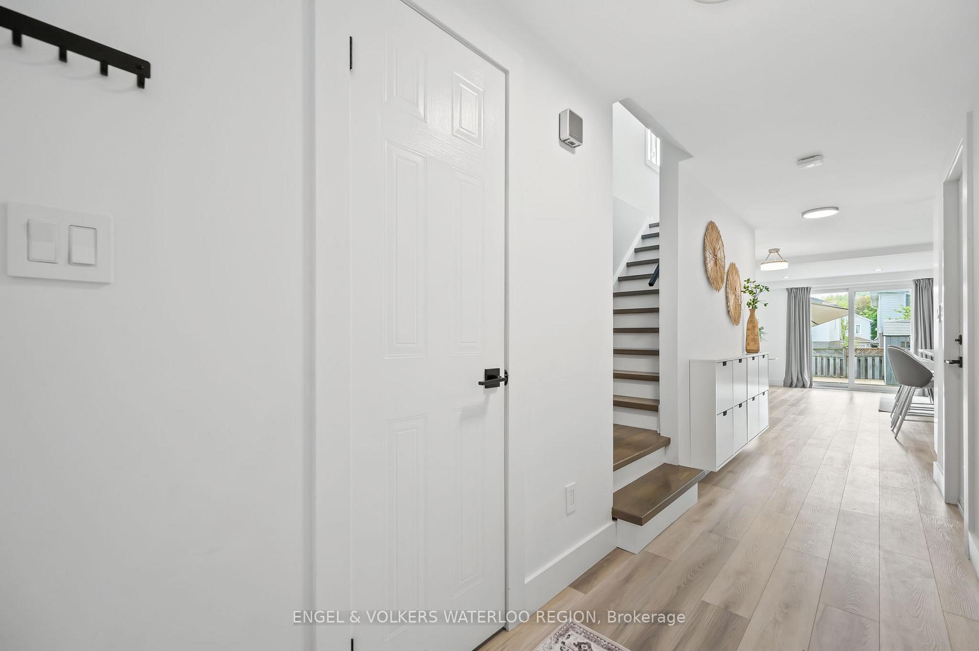 Photo 8 of 46 Hackberry Street, Kitchener, Larentian West — HOMEH