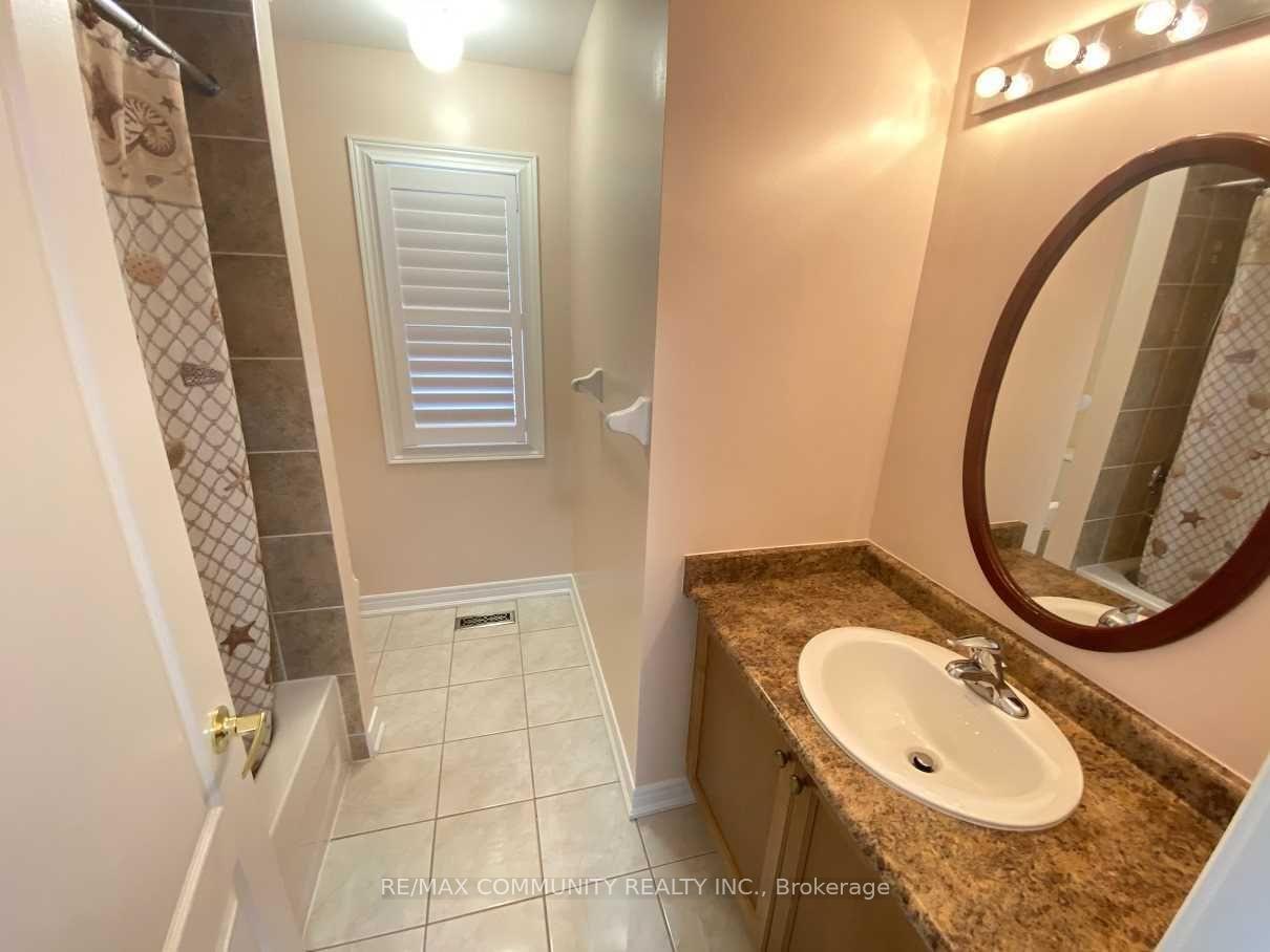 Photo 3 of 33 Mead Terrace, Markham, Wismer — HOMEH
