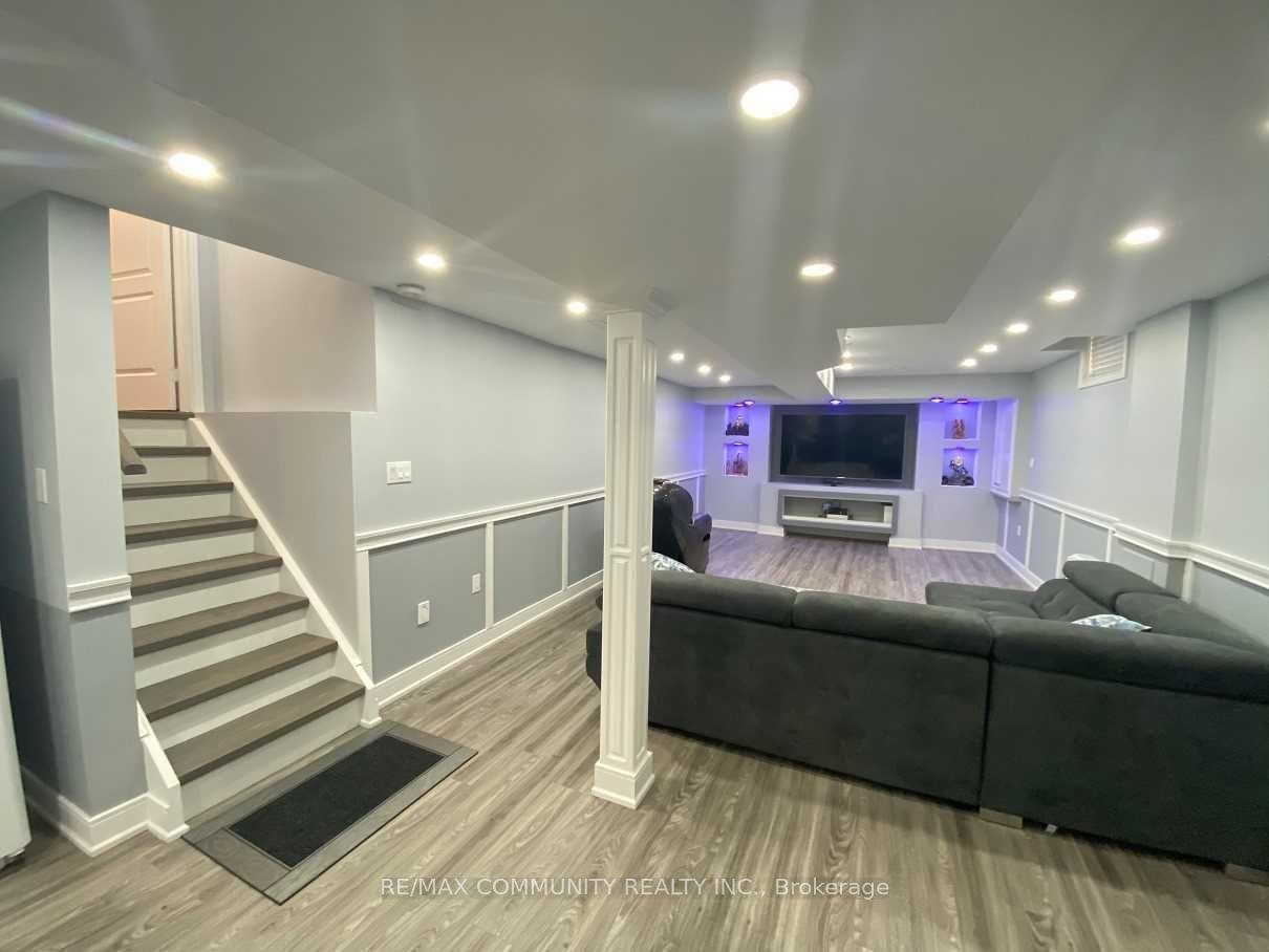 Photo 10 of 33 Mead Terrace, Markham, Wismer — HOMEH