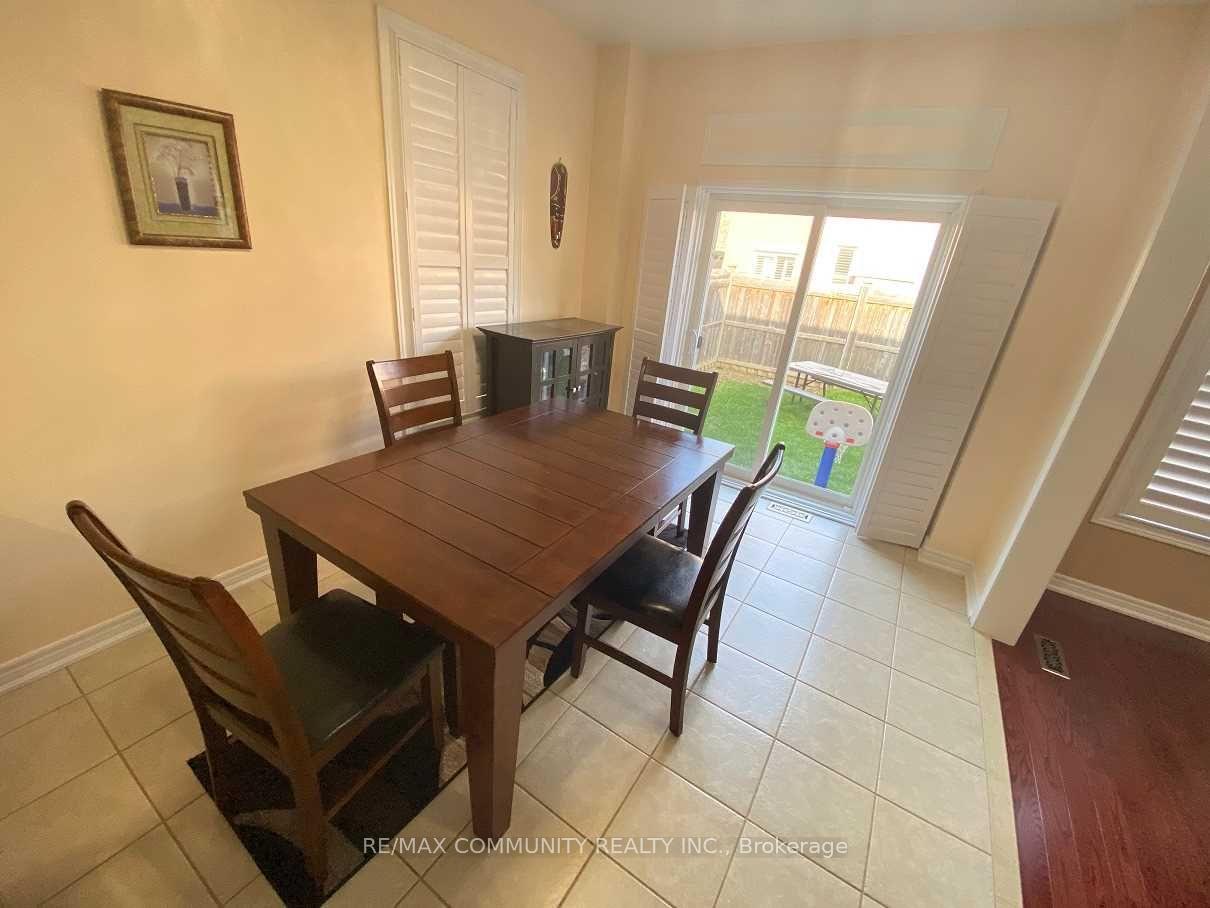 Photo 12 of 33 Mead Terrace, Markham, Wismer — HOMEH