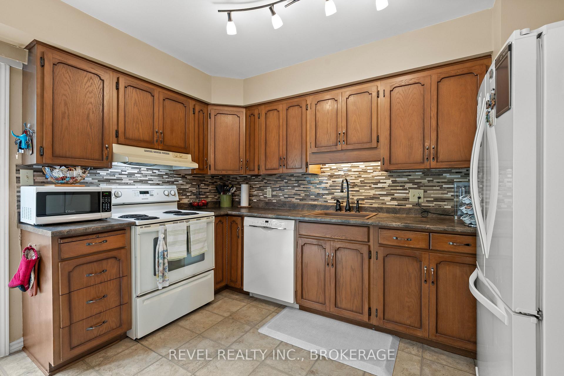 Photo 11 of 842 Lancaster Drive, Kingston, North of Taylor-Kidd Blvd — HOMEH