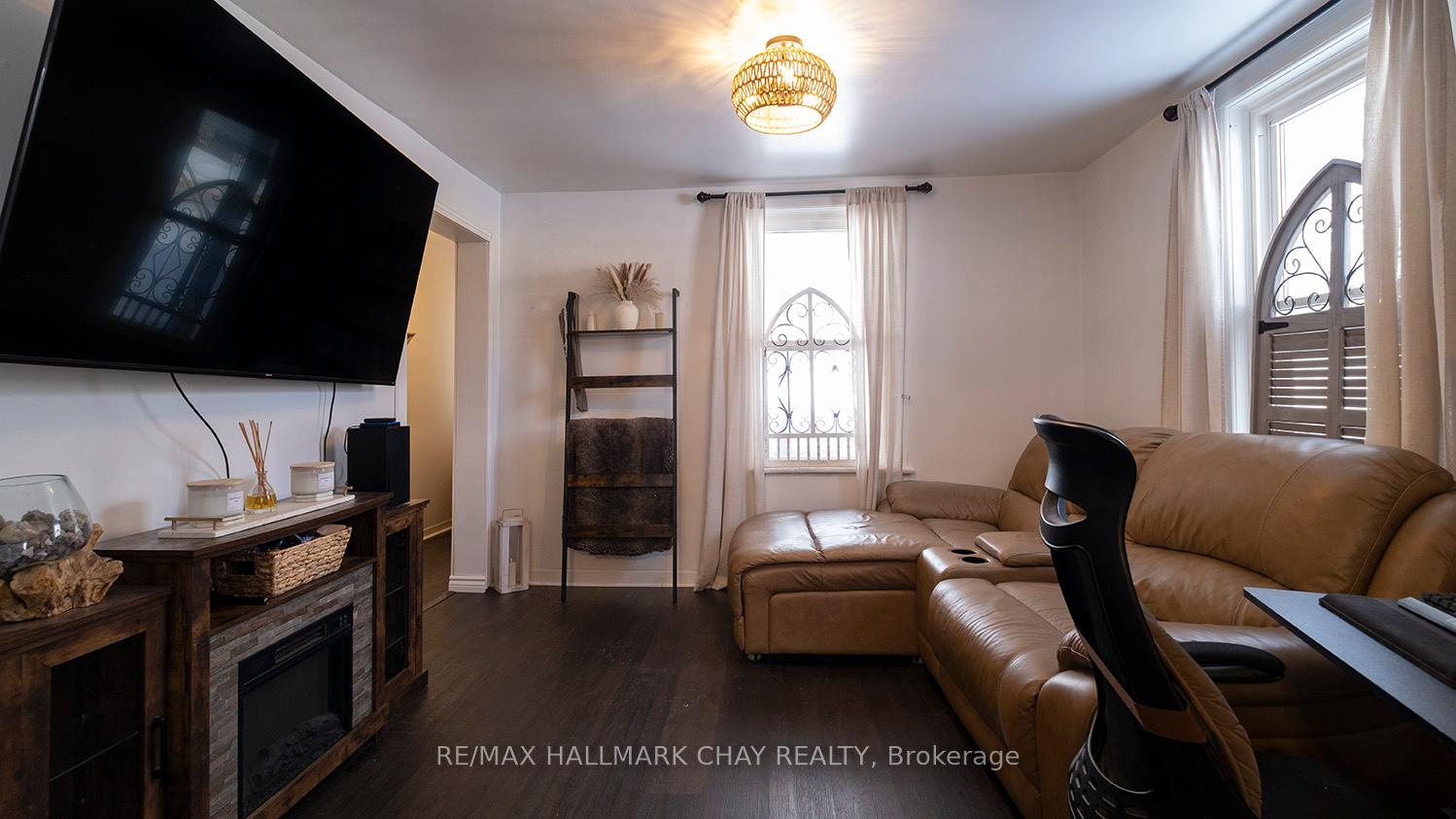 Photo 9 of 335 Russell Street, Midland — HOMEH