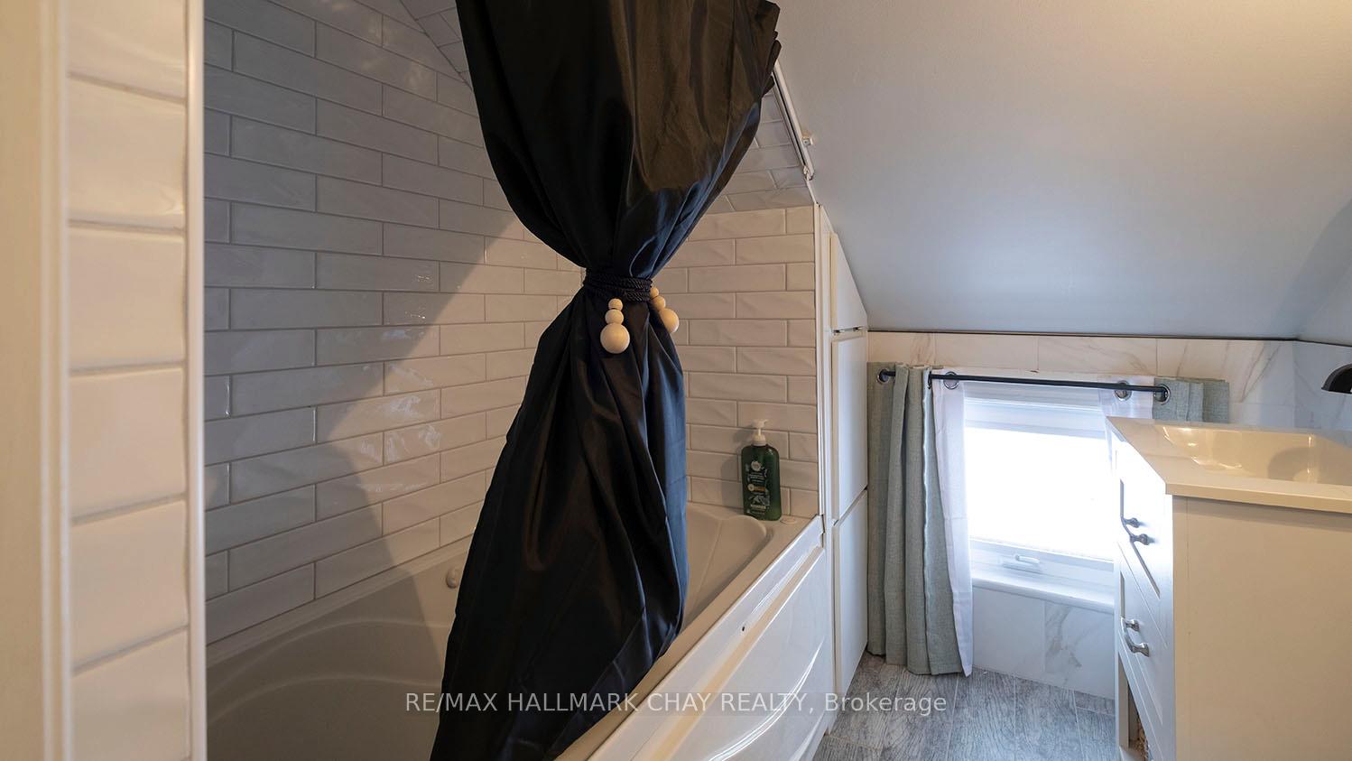 Photo 12 of 335 Russell Street, Midland — HOMEH