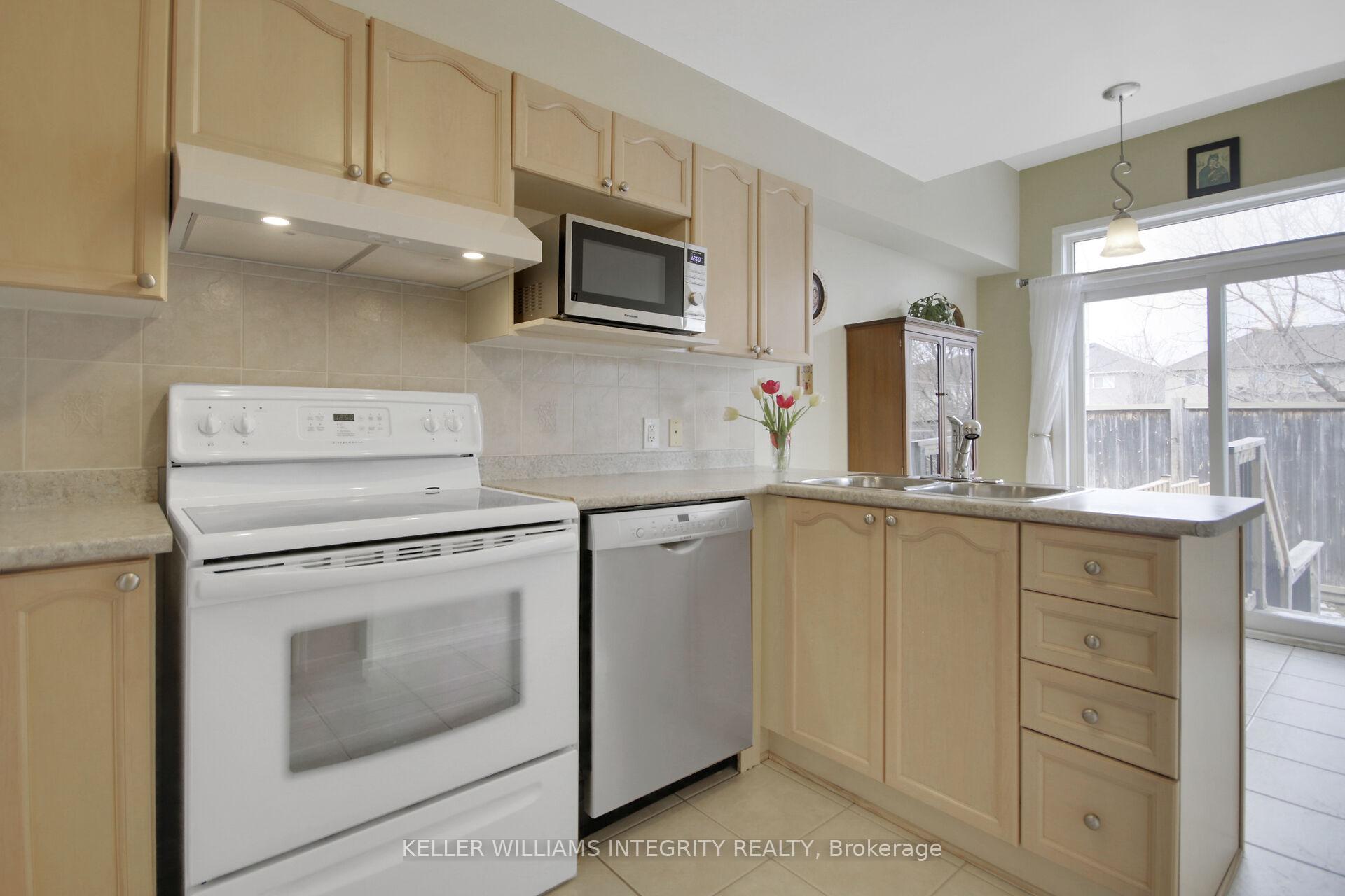 Photo 9 of 336 Brigitta Street, Ottawa, Kanata - Emerald Meadows/Trailwest — HOMEH