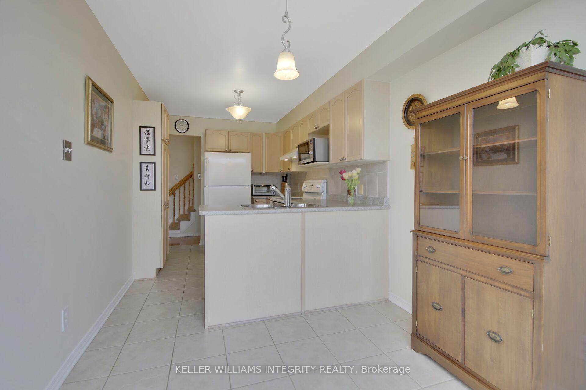 Photo 10 of 336 Brigitta Street, Ottawa, Kanata - Emerald Meadows/Trailwest — HOMEH