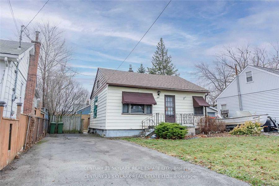 Front of 152 Selkirk Avenue