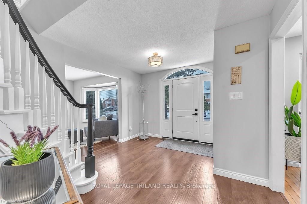 Photo 4 of 57 Westbrook Crescent, Middlesex Centre, Kilworth — HOMEH