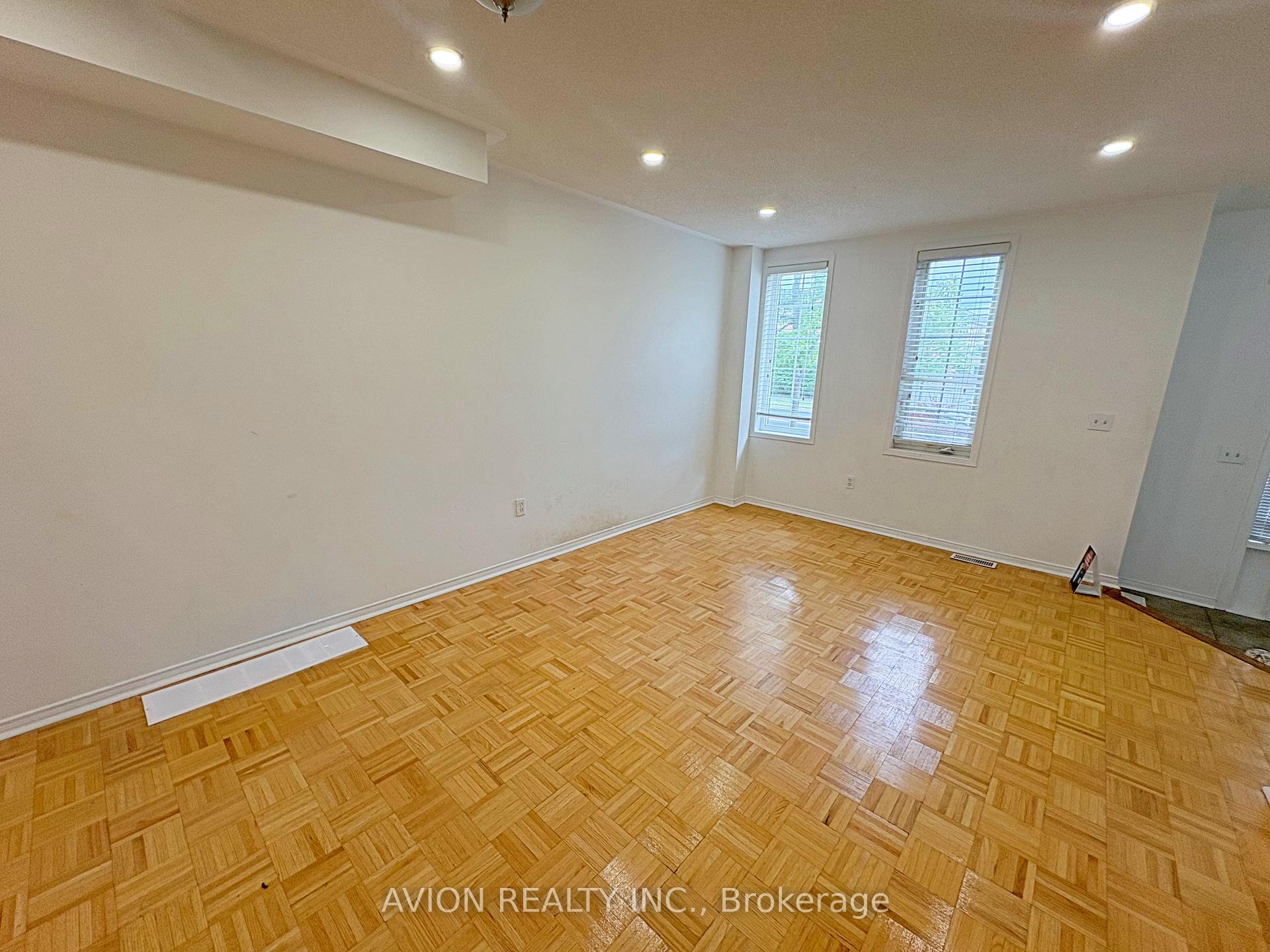 Photo 2 of 366 Bur Oak Avenue, Markham, Berczy — HOMEH