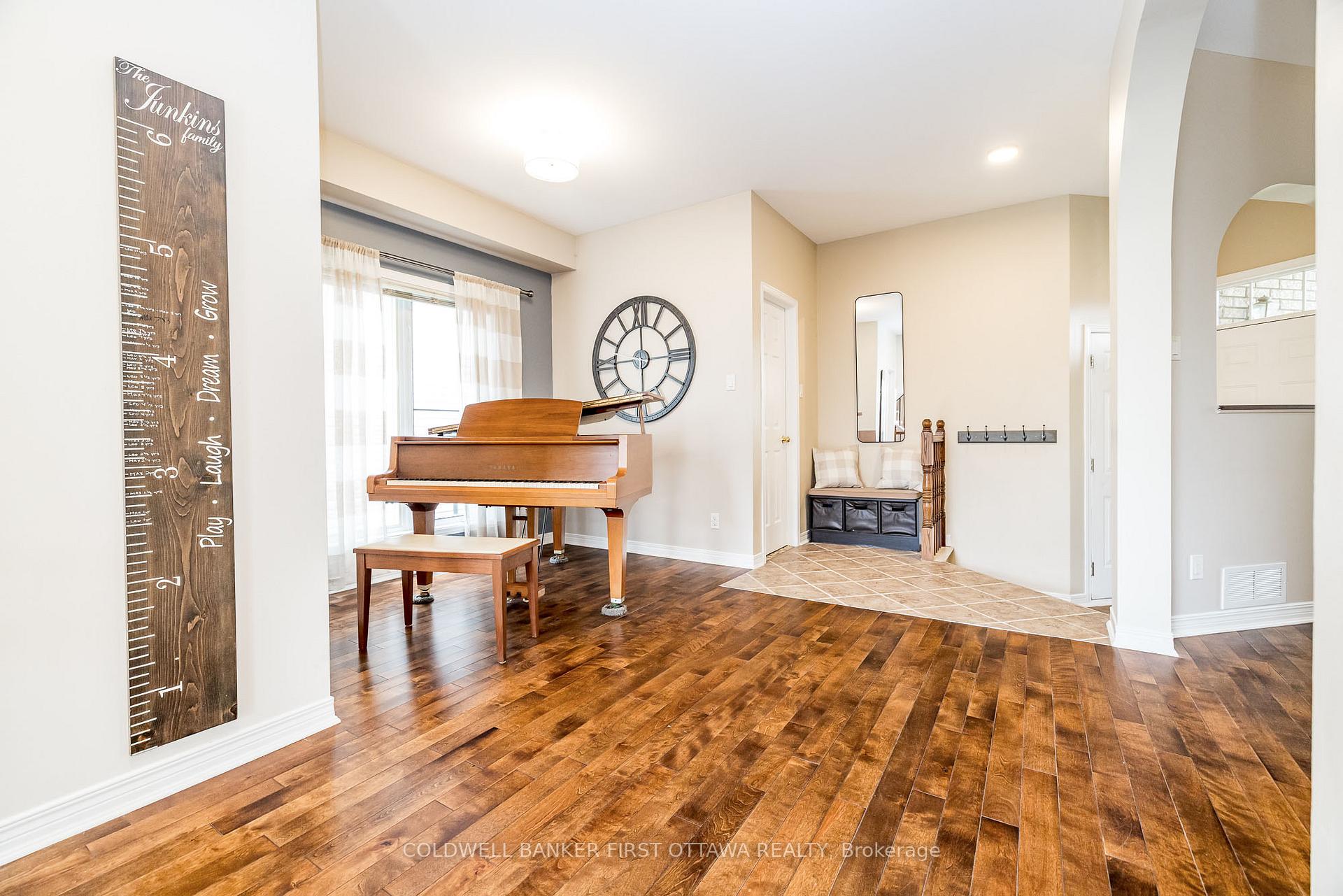 Photo 4 of 25 Nairn Street, Ottawa, Kanata - Glencairn/Hazeldean — HOMEH