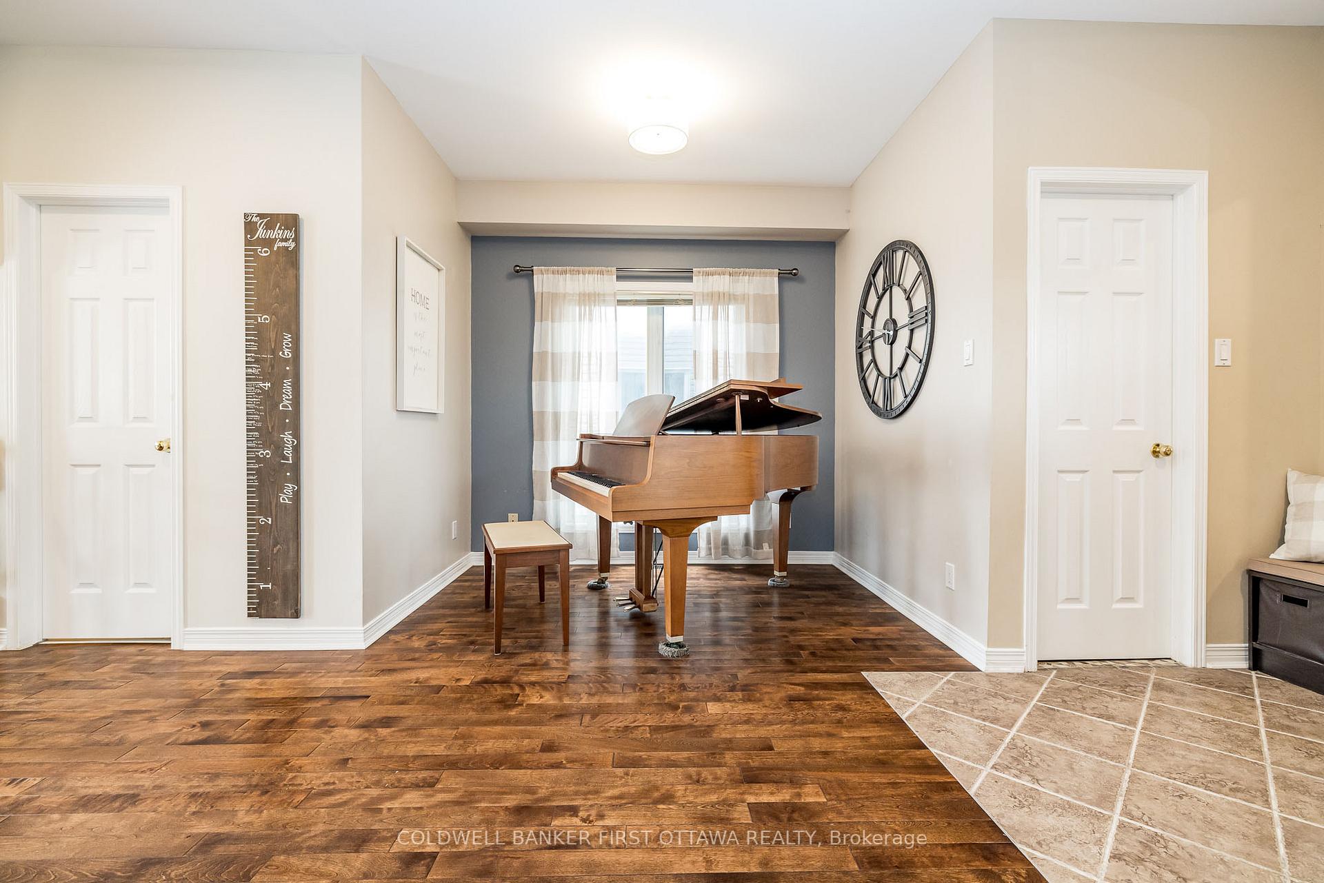 Photo 5 of 25 Nairn Street, Ottawa, Kanata - Glencairn/Hazeldean — HOMEH