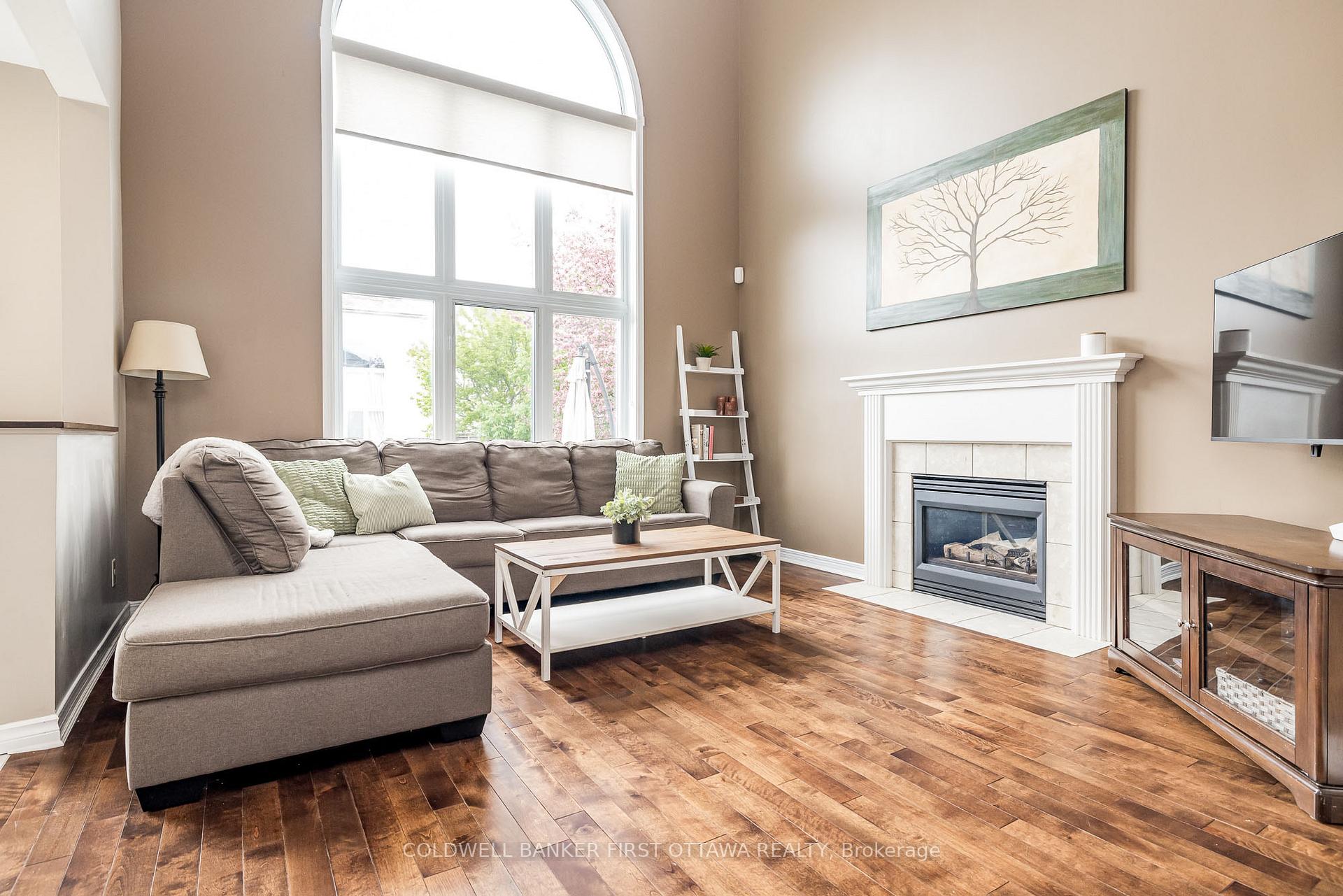 Photo 13 of 25 Nairn Street, Ottawa, Kanata - Glencairn/Hazeldean — HOMEH