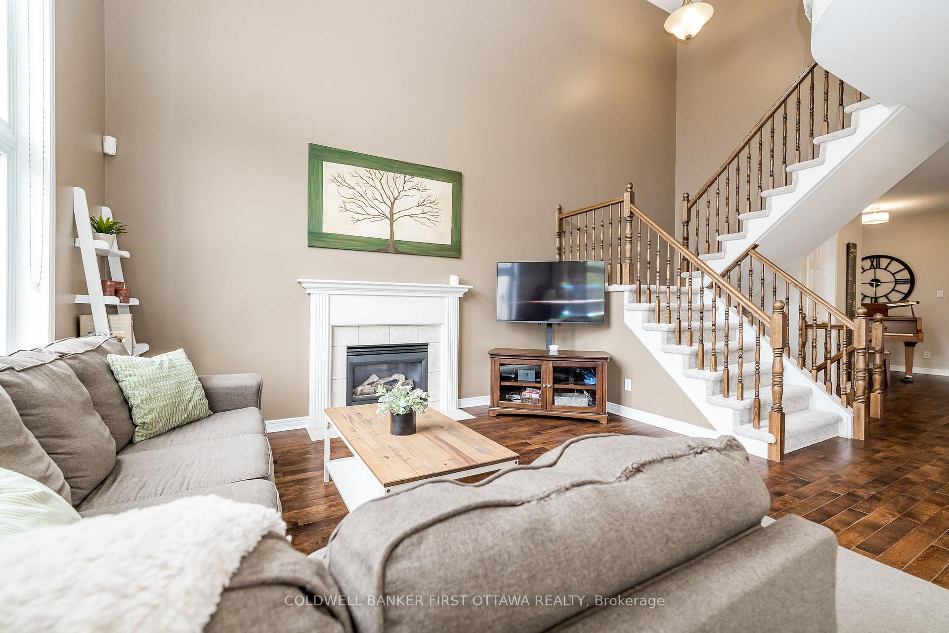 Photo 15 of 25 Nairn Street, Ottawa, Kanata - Glencairn/Hazeldean — HOMEH