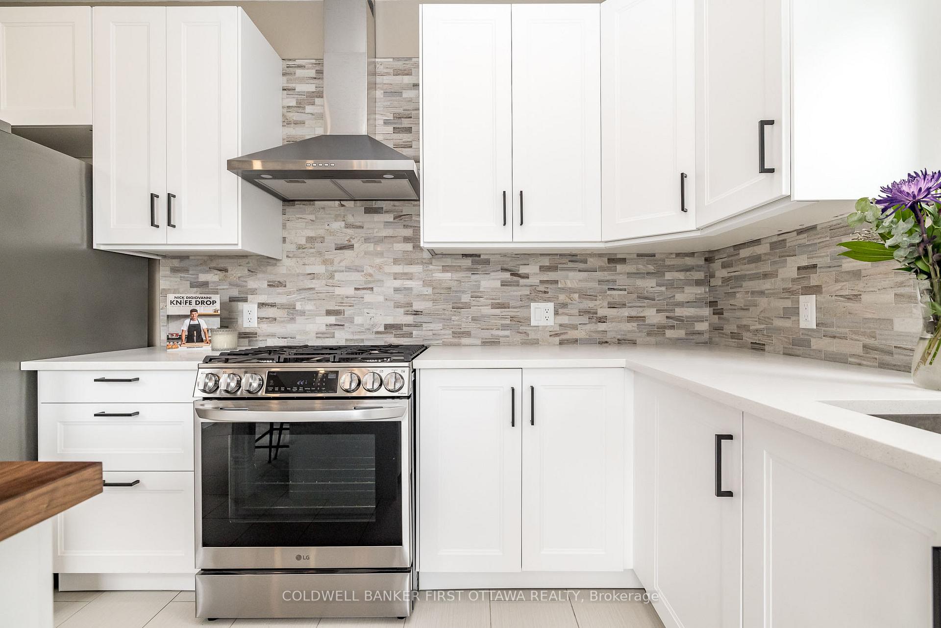 Photo 20 of 25 Nairn Street, Ottawa, Kanata - Glencairn/Hazeldean — HOMEH