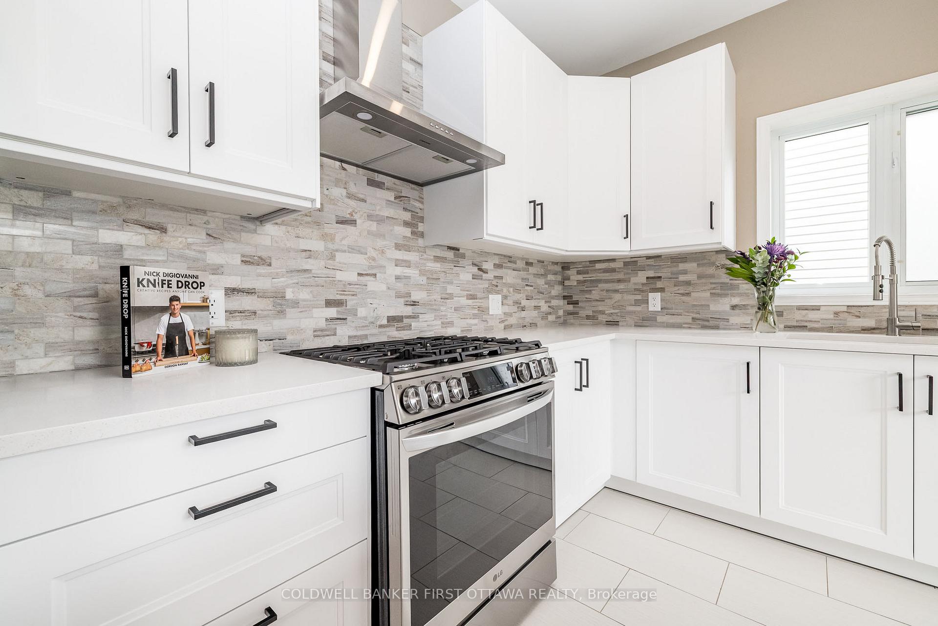 Photo 21 of 25 Nairn Street, Ottawa, Kanata - Glencairn/Hazeldean — HOMEH