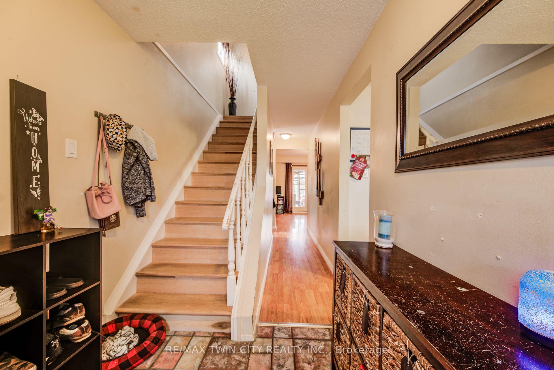 Photo 3 of 27 Meadow Woods Crescent, Kitchener, Forest Heights — HOMEH