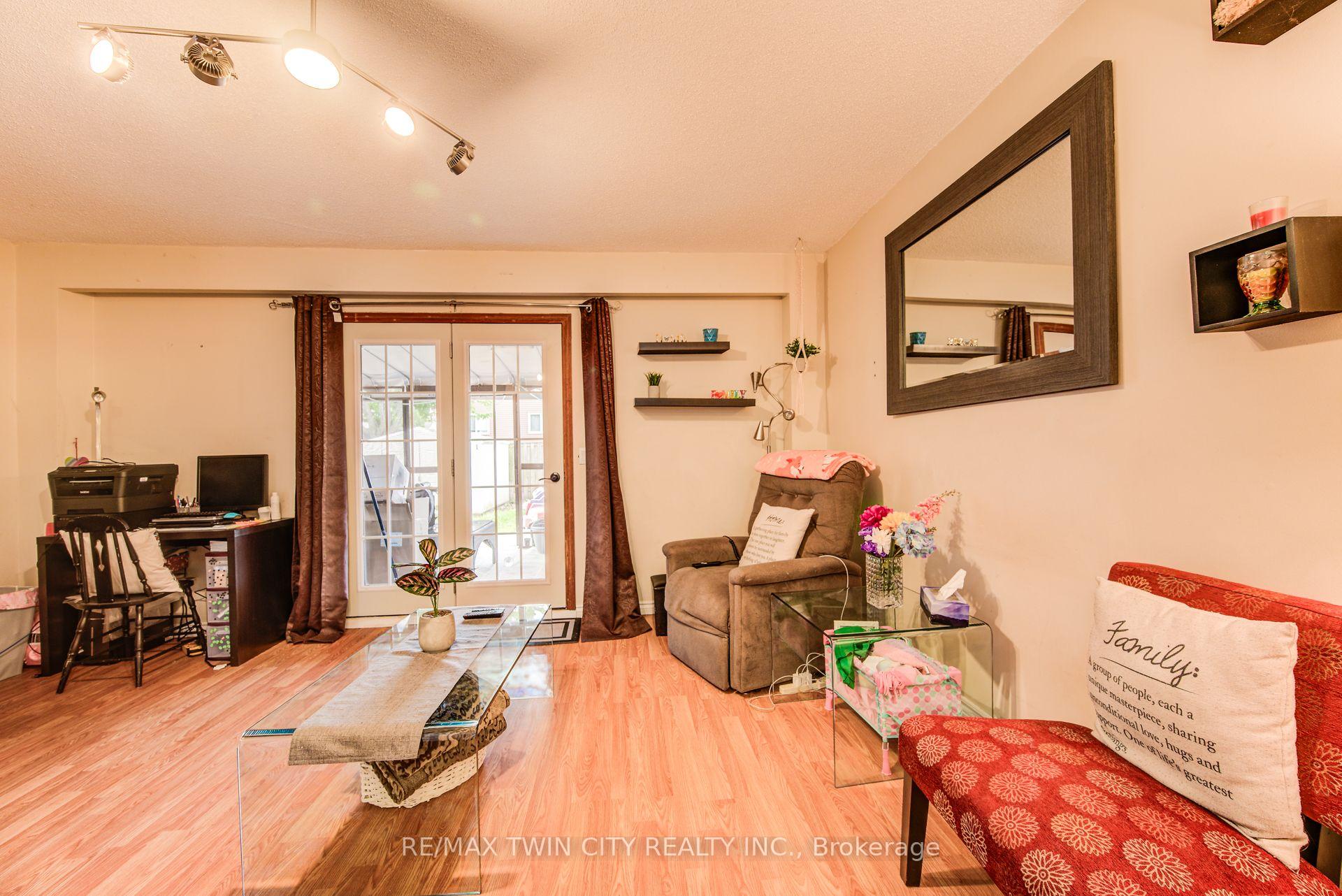 Photo 11 of 27 Meadow Woods Crescent, Kitchener, Forest Heights — HOMEH
