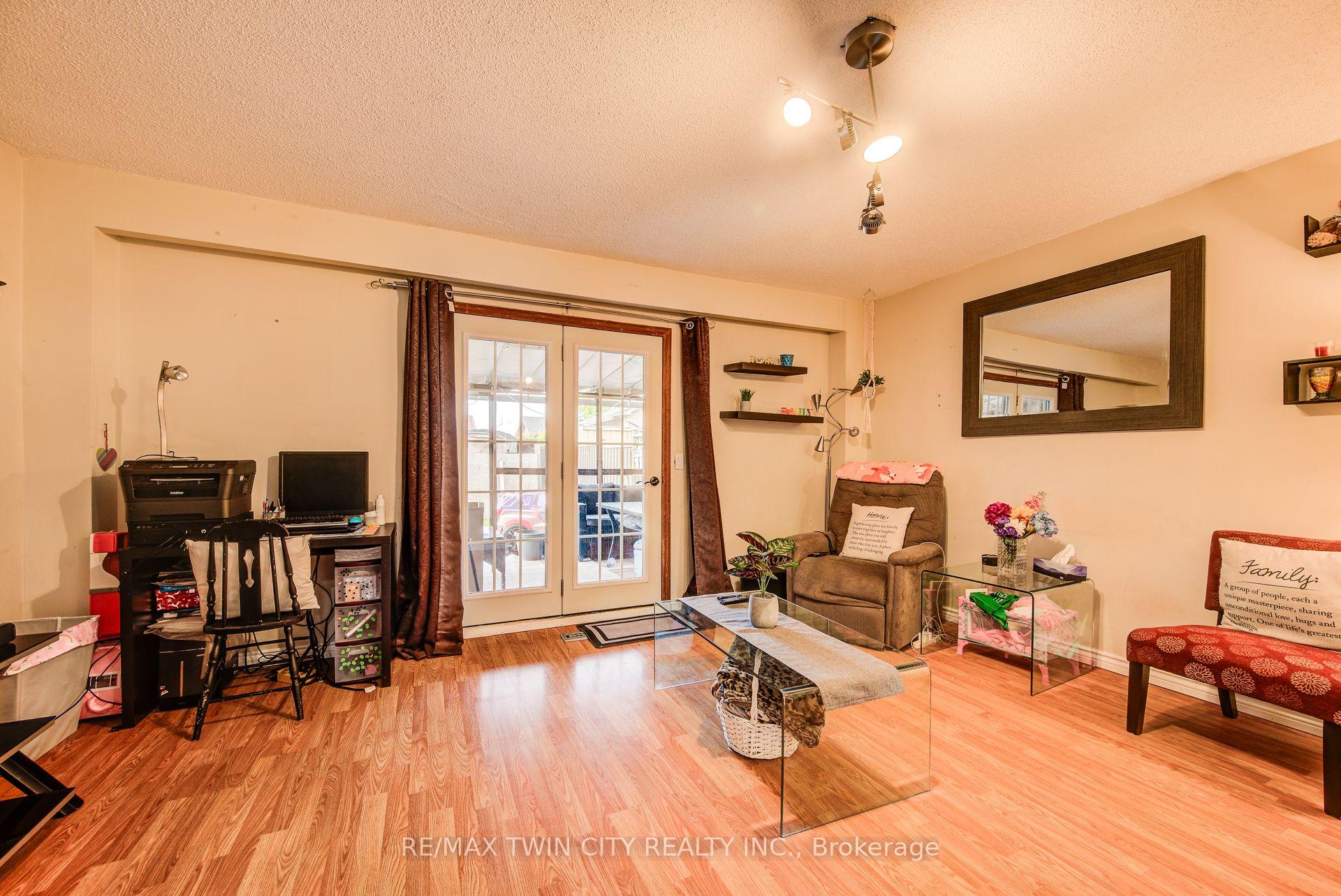 Photo 12 of 27 Meadow Woods Crescent, Kitchener, Forest Heights — HOMEH