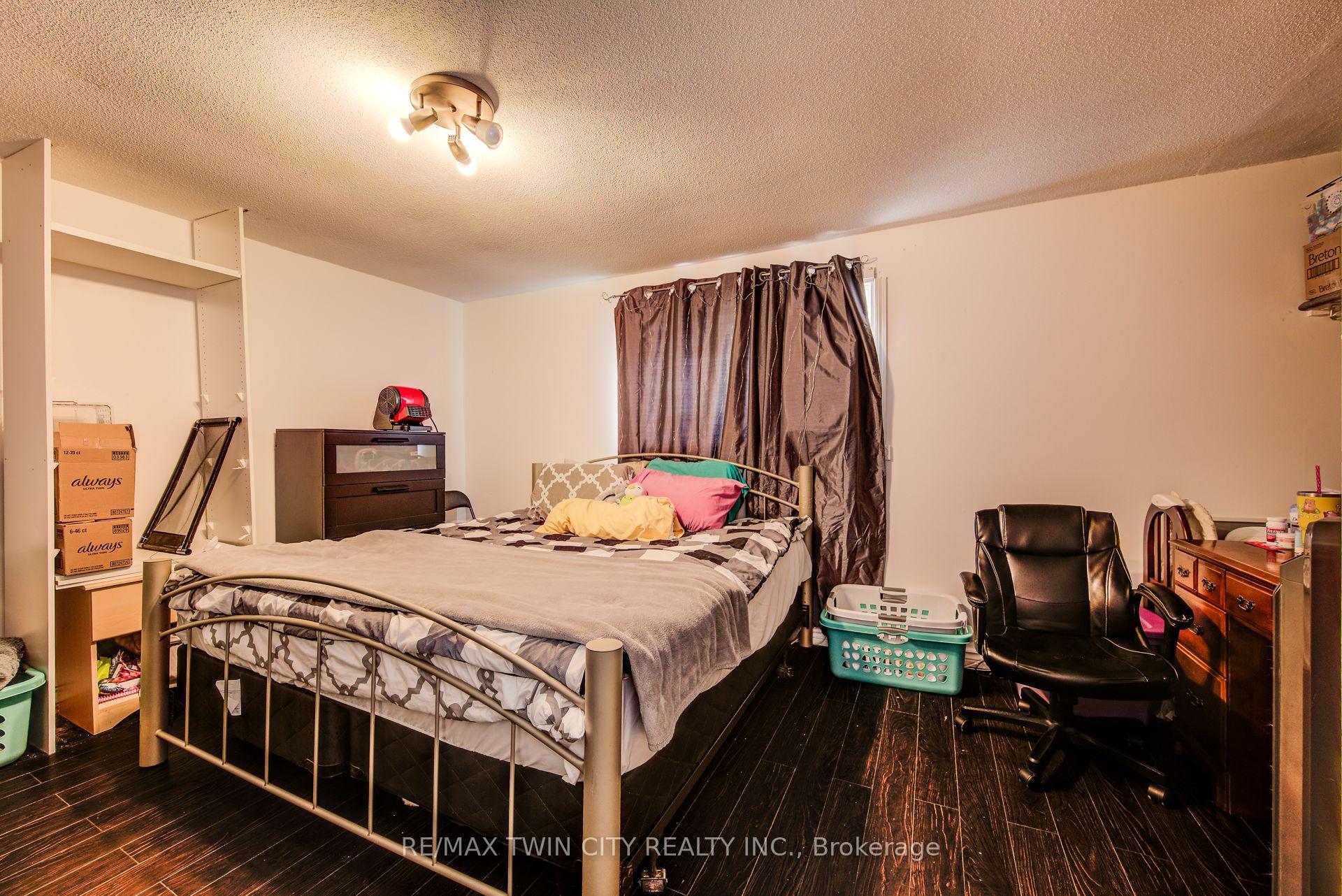 Photo 15 of 27 Meadow Woods Crescent, Kitchener, Forest Heights — HOMEH