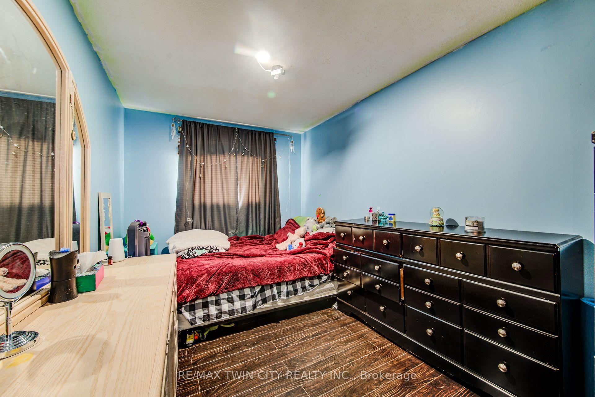 Photo 18 of 27 Meadow Woods Crescent, Kitchener, Forest Heights — HOMEH