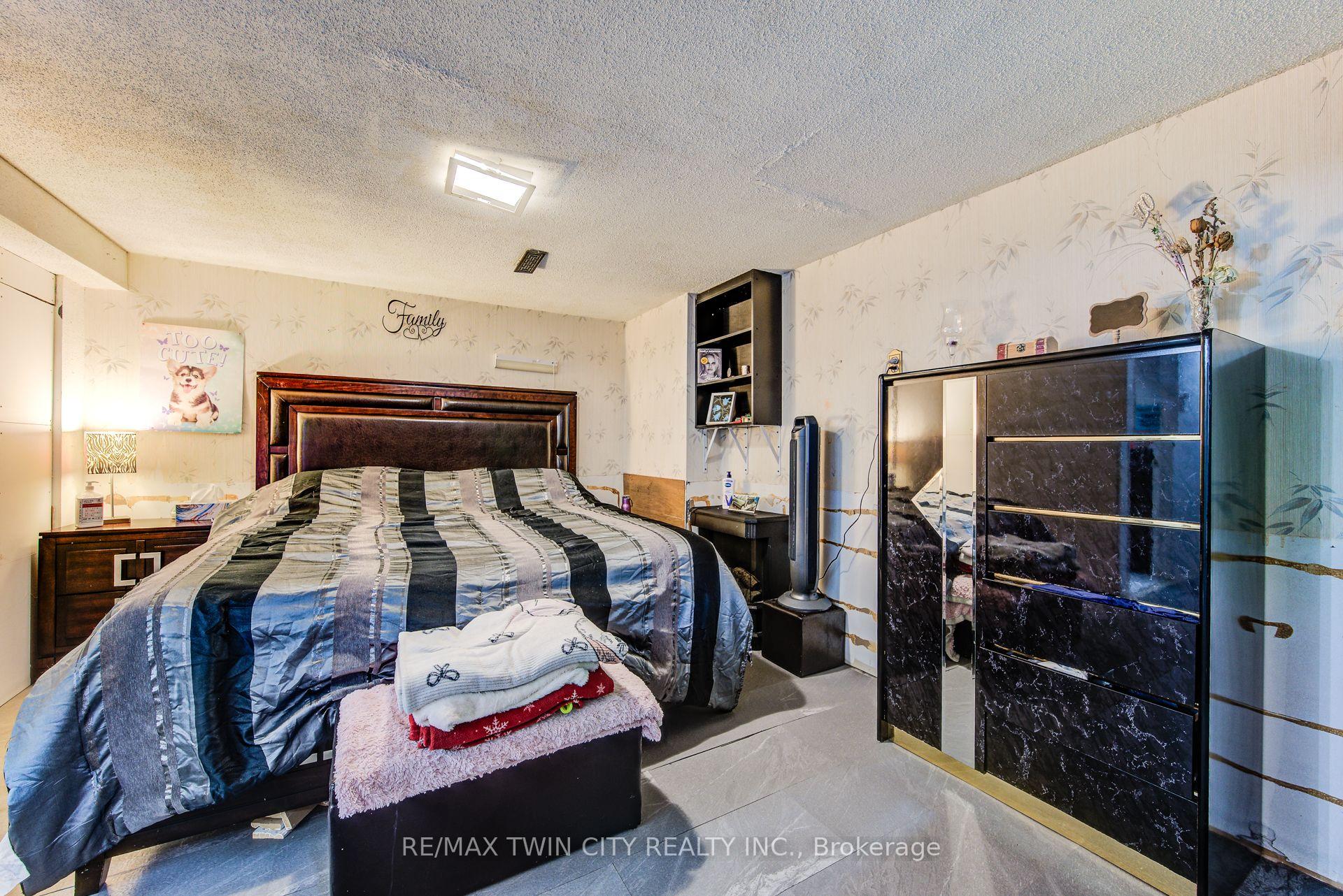 Photo 20 of 27 Meadow Woods Crescent, Kitchener, Forest Heights — HOMEH