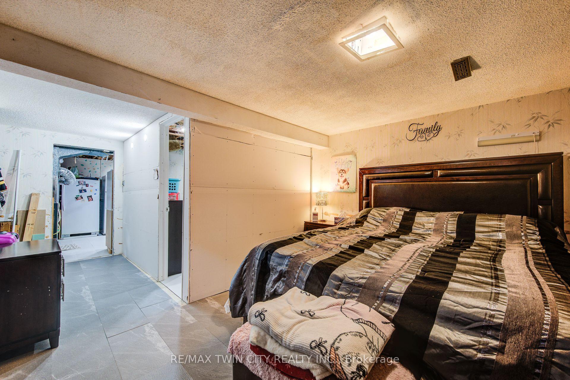 Photo 22 of 27 Meadow Woods Crescent, Kitchener, Forest Heights — HOMEH